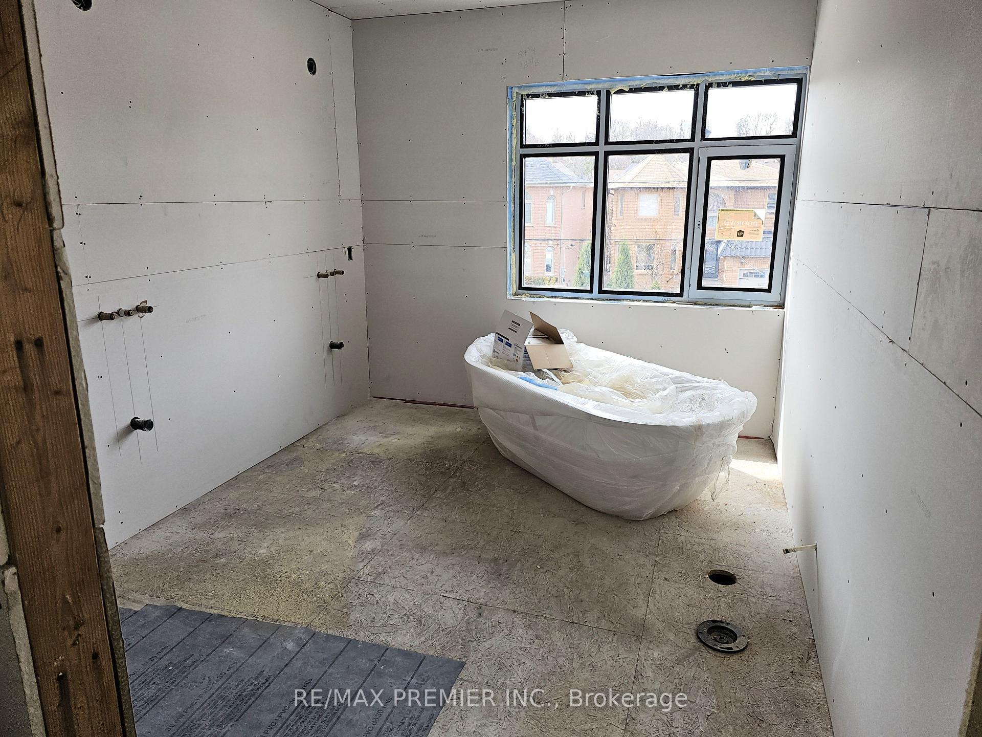 Photo 9 of 77 Clarence Street, Vaughan, West Woodbridge — HOMEH