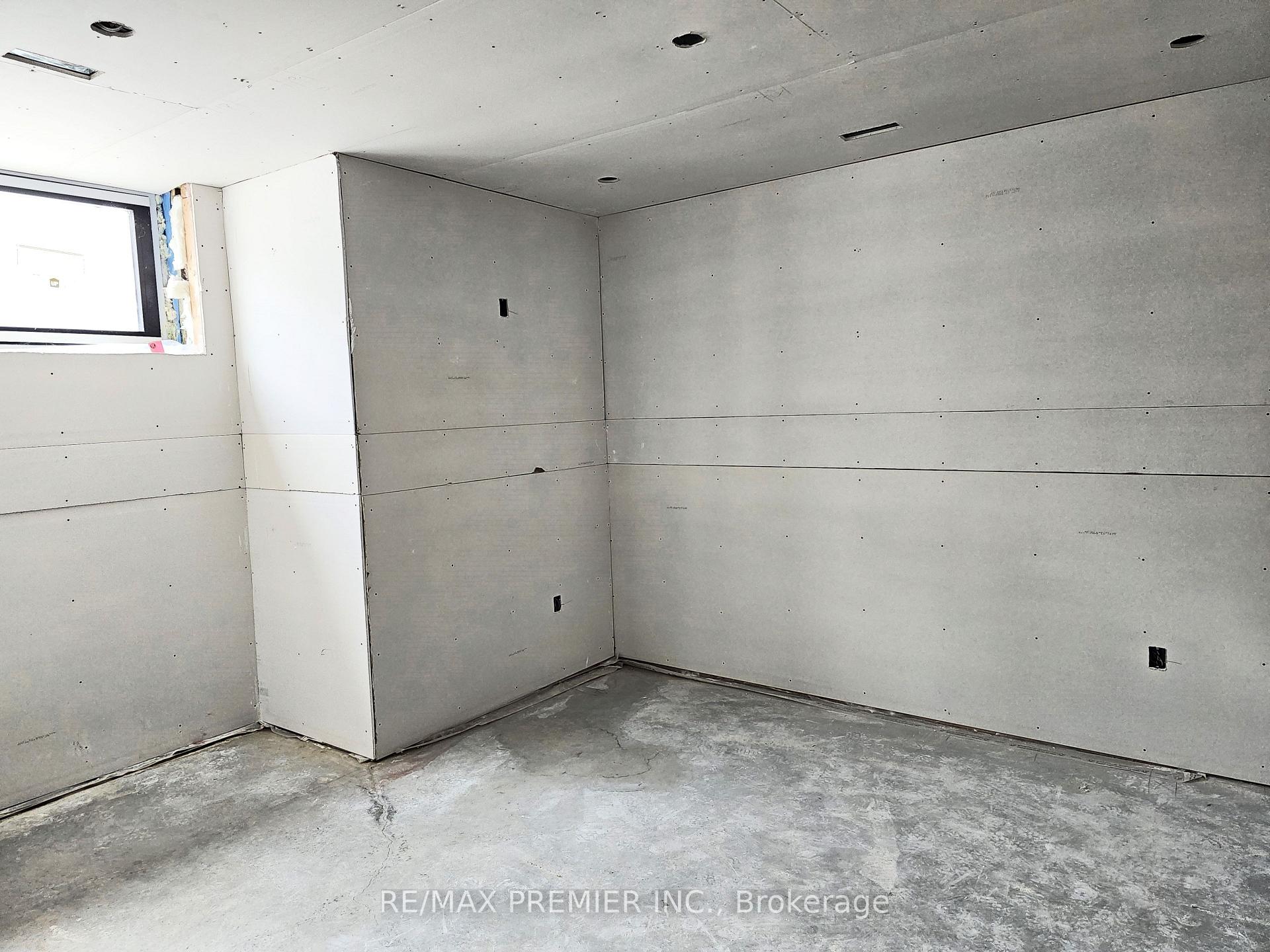 Photo 11 of 77 Clarence Street, Vaughan, West Woodbridge — HOMEH