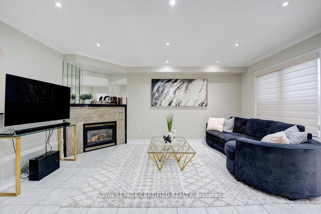 Photo 10 of 111 Letty Avenue, Brampton, Fletcher's West — HOMEH
