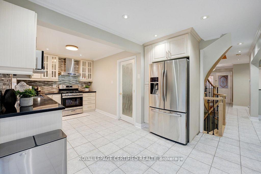 Photo 15 of 111 Letty Avenue, Brampton, Fletcher's West — HOMEH