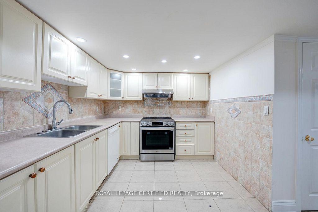 Photo 27 of 111 Letty Avenue, Brampton, Fletcher's West — HOMEH