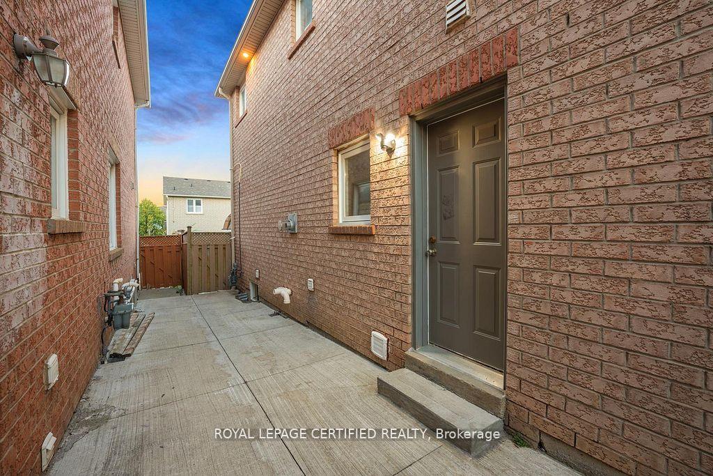 Photo 40 of 111 Letty Avenue, Brampton, Fletcher's West — HOMEH