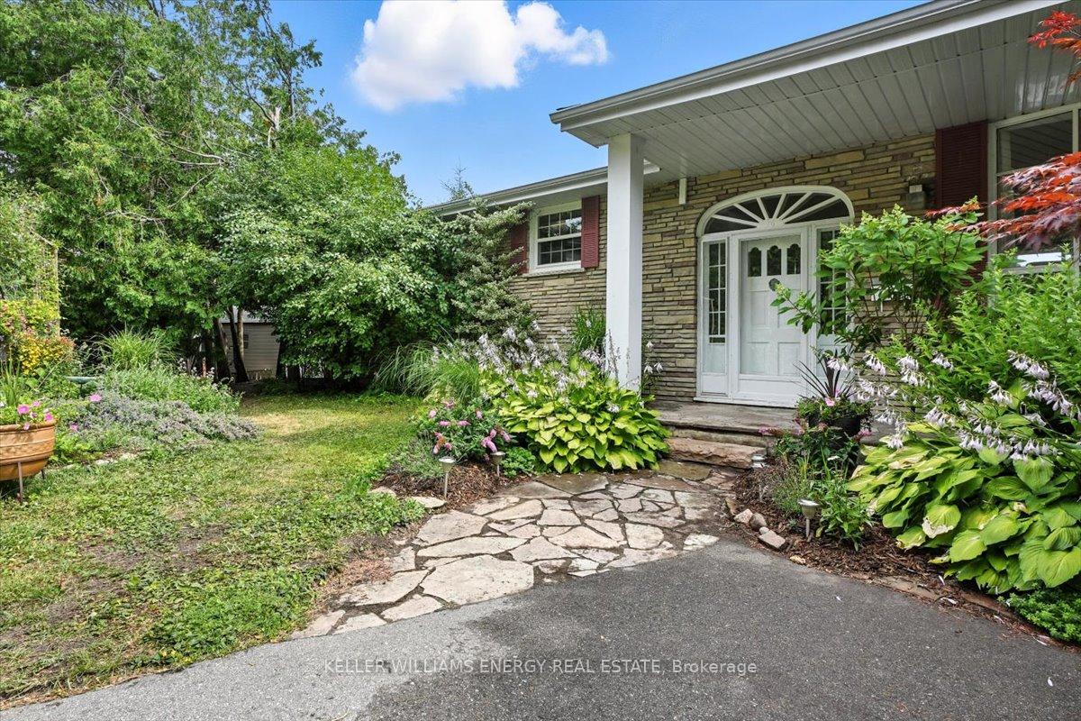 Photo 1 of 76 Maple Crescent, Peterborough, Monaghan Ward 2 — HOMEH