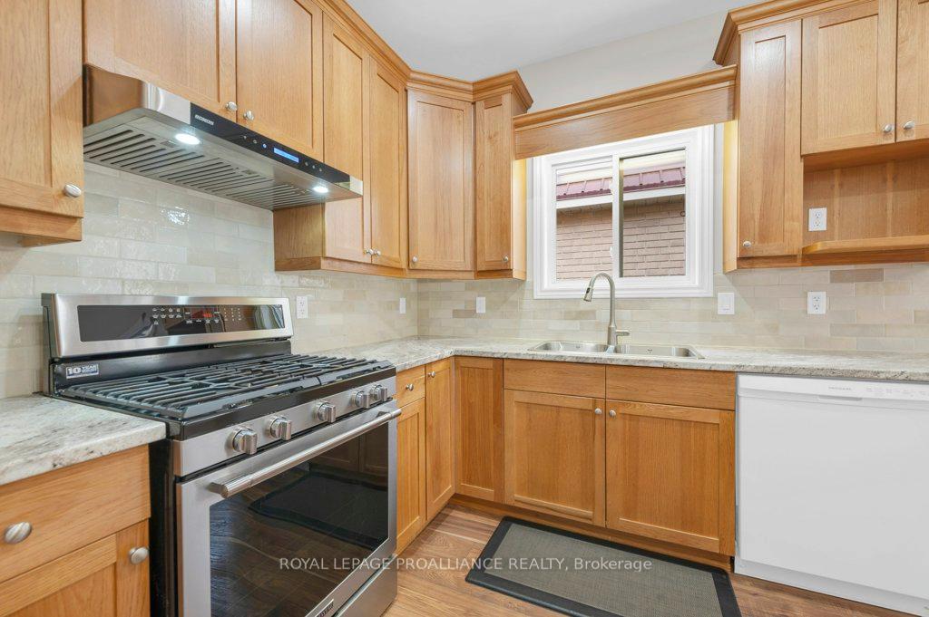 Photo 5 of 77 Gavey Street, Belleville, Thurlow Ward — HOMEH