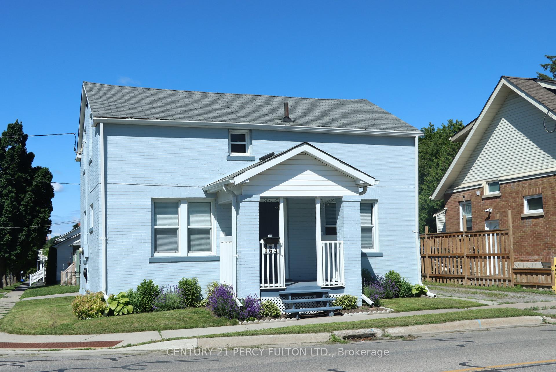 Front of 164 Centre Street N
