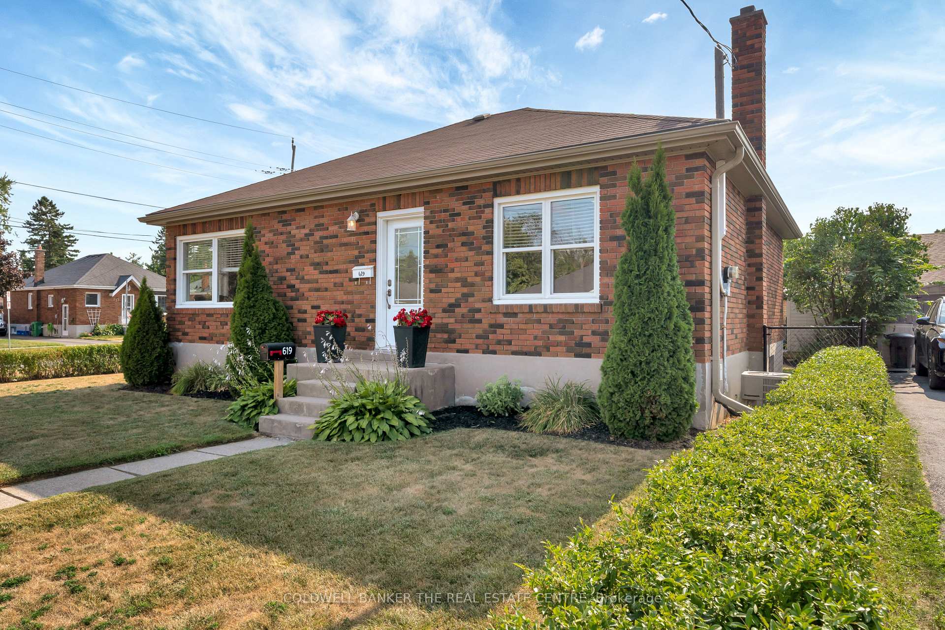 Photo 2 of 619 Park Street S, Peterborough, Otonabee Ward 1 — HOMEH