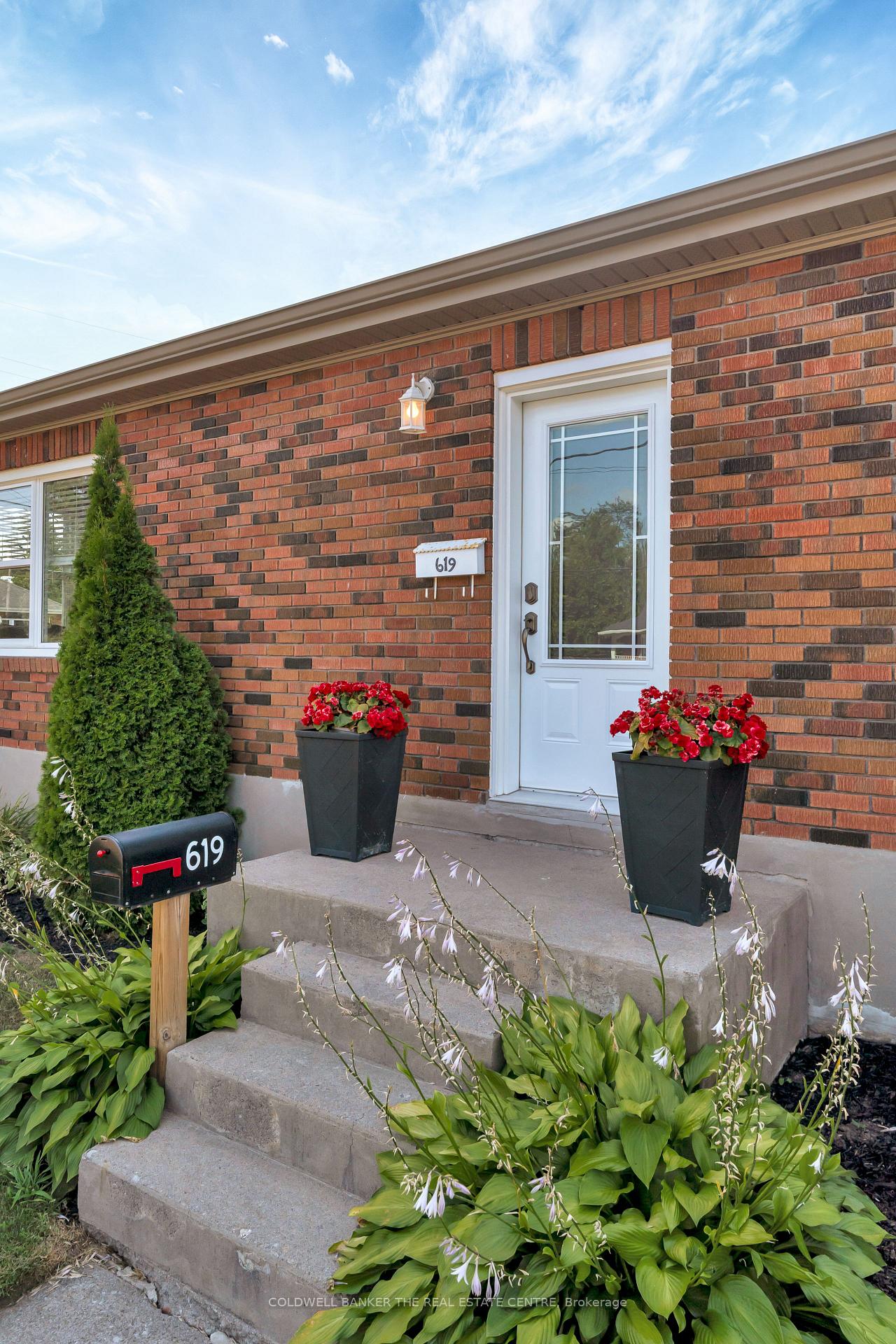 Photo 3 of 619 Park Street S, Peterborough, Otonabee Ward 1 — HOMEH