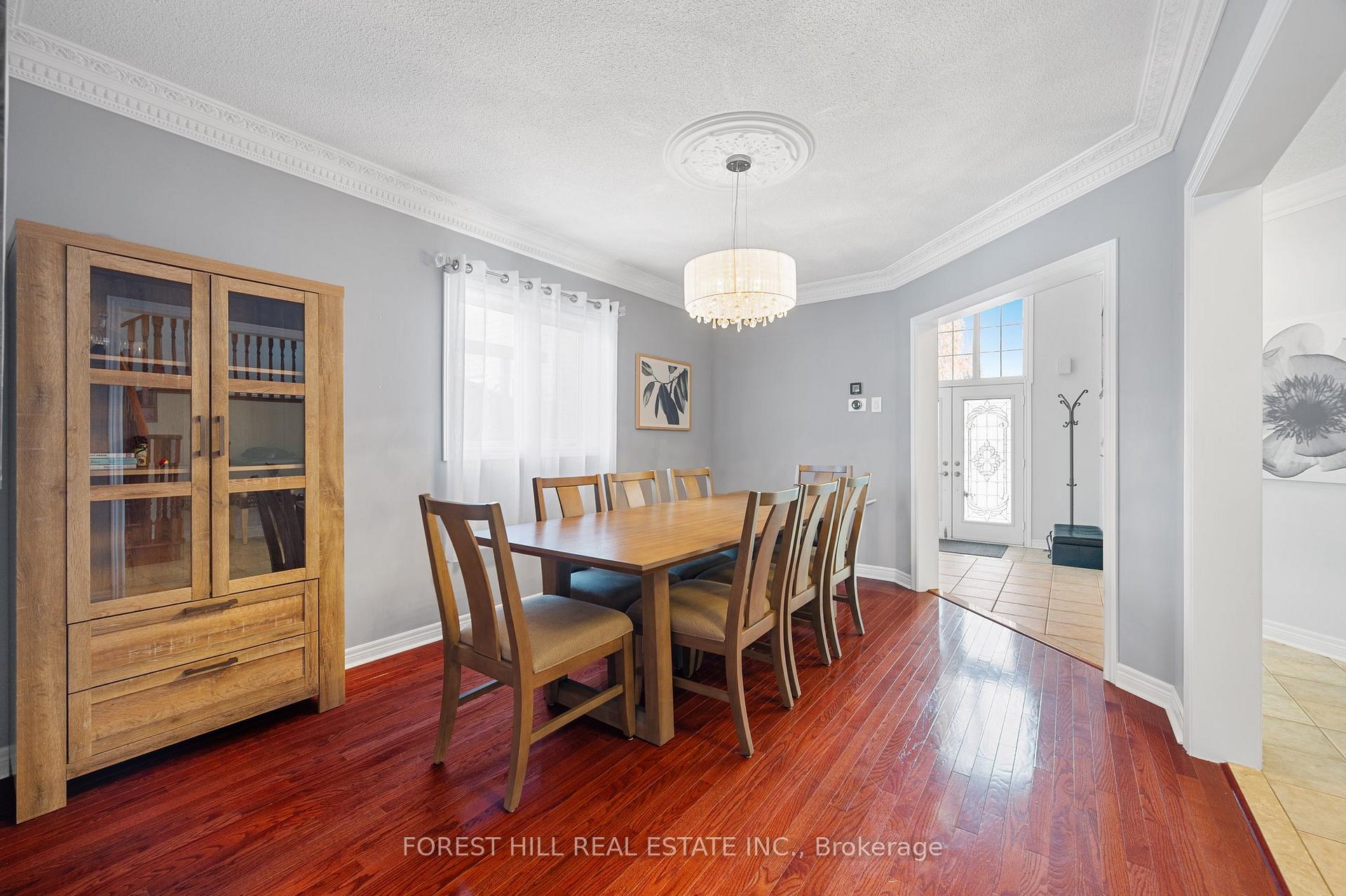 Photo 3 of 34 Regal Pine Court, Vaughan, Maple — HOMEH