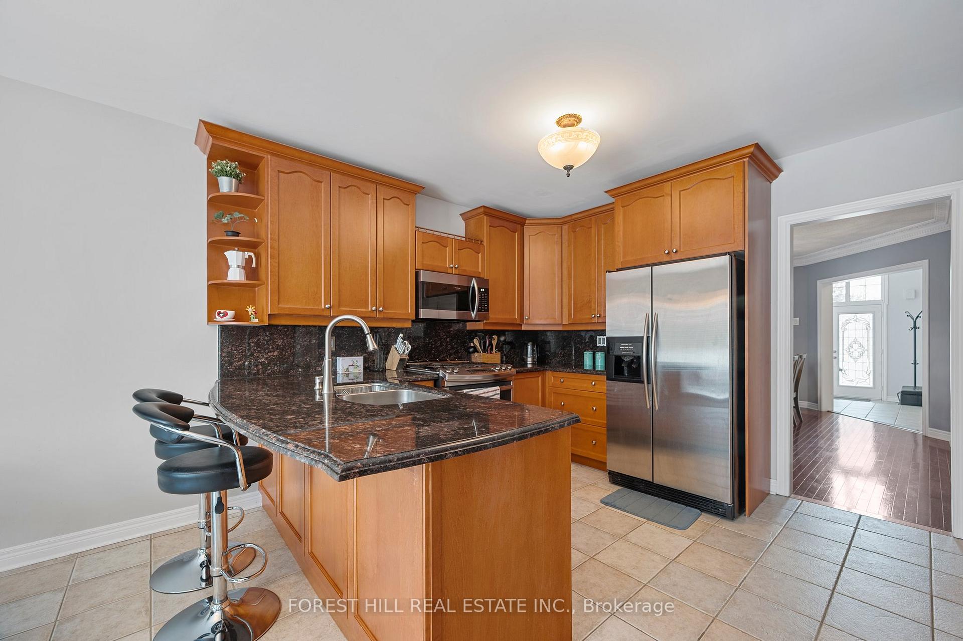 Photo 6 of 34 Regal Pine Court, Vaughan, Maple — HOMEH