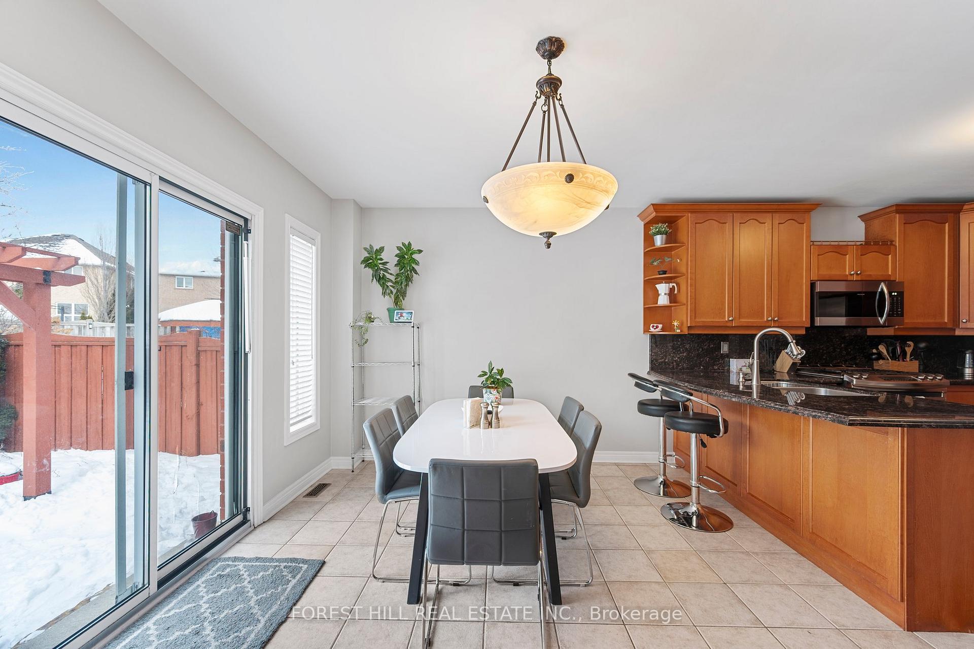 Photo 9 of 34 Regal Pine Court, Vaughan, Maple — HOMEH