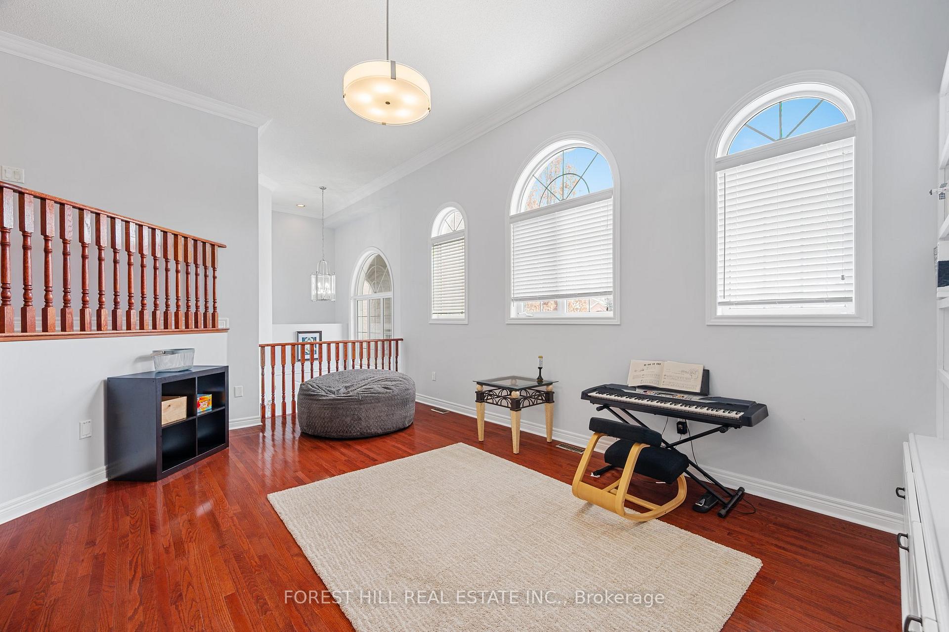 Photo 15 of 34 Regal Pine Court, Vaughan, Maple — HOMEH