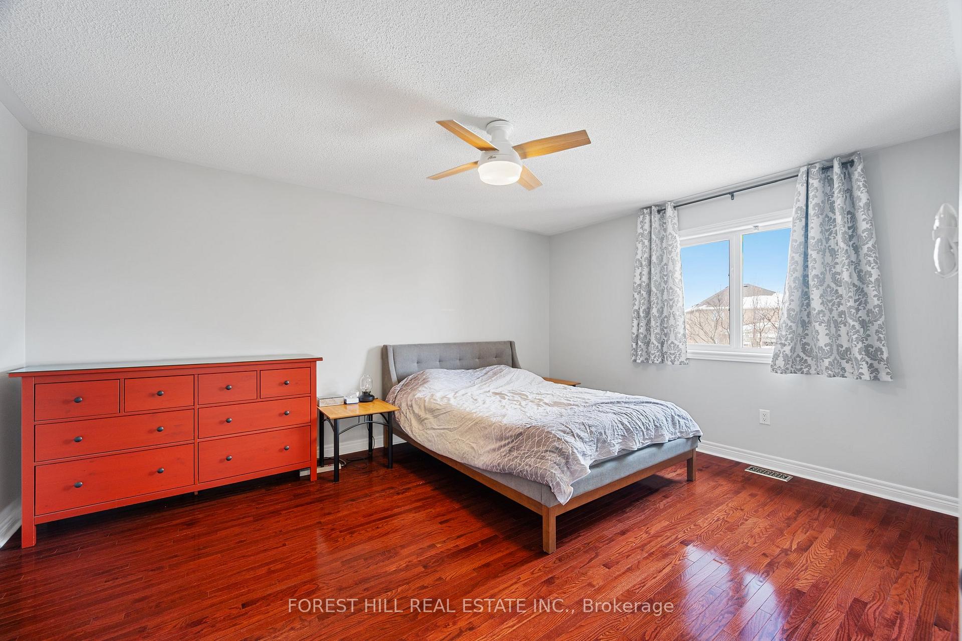 Photo 18 of 34 Regal Pine Court, Vaughan, Maple — HOMEH