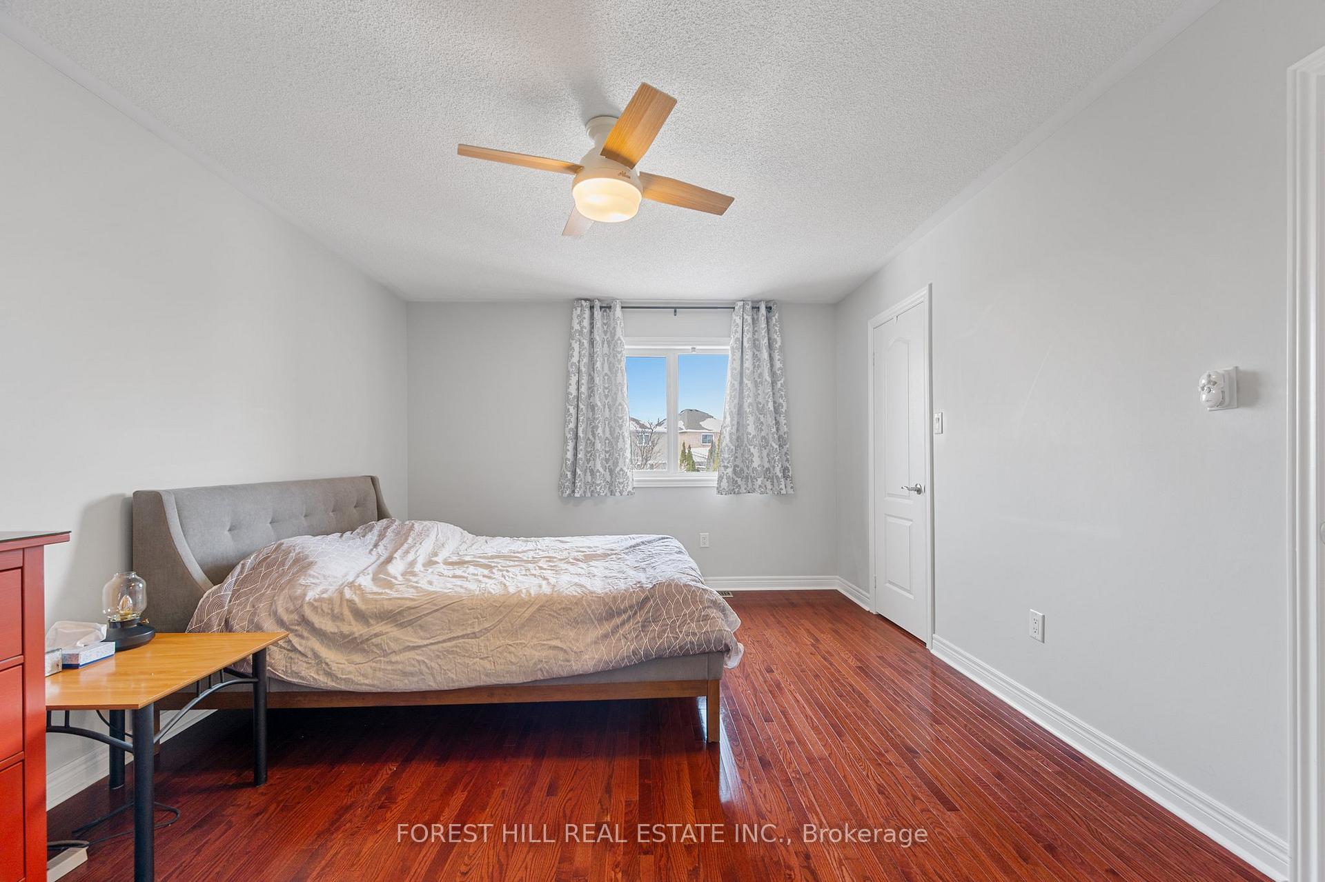 Photo 19 of 34 Regal Pine Court, Vaughan, Maple — HOMEH