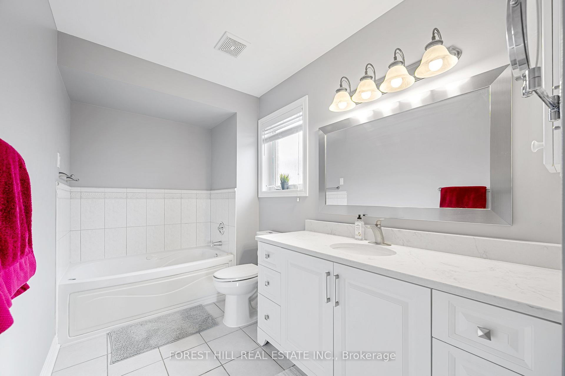 Photo 21 of 34 Regal Pine Court, Vaughan, Maple — HOMEH