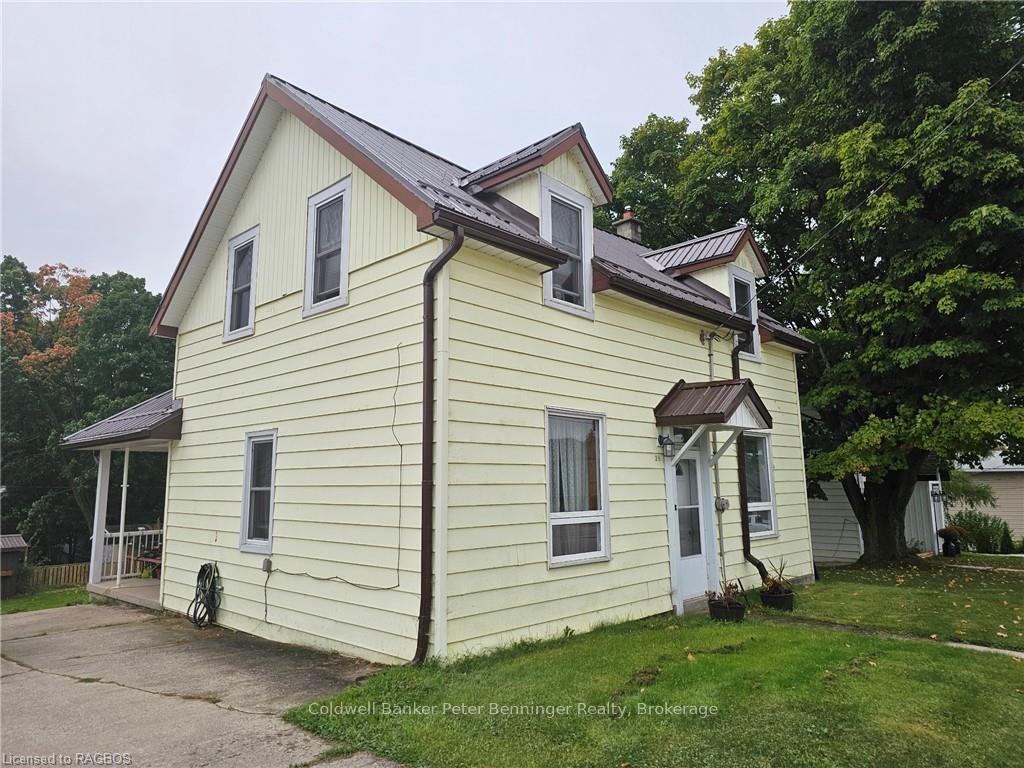 Front of 28 4TH Street