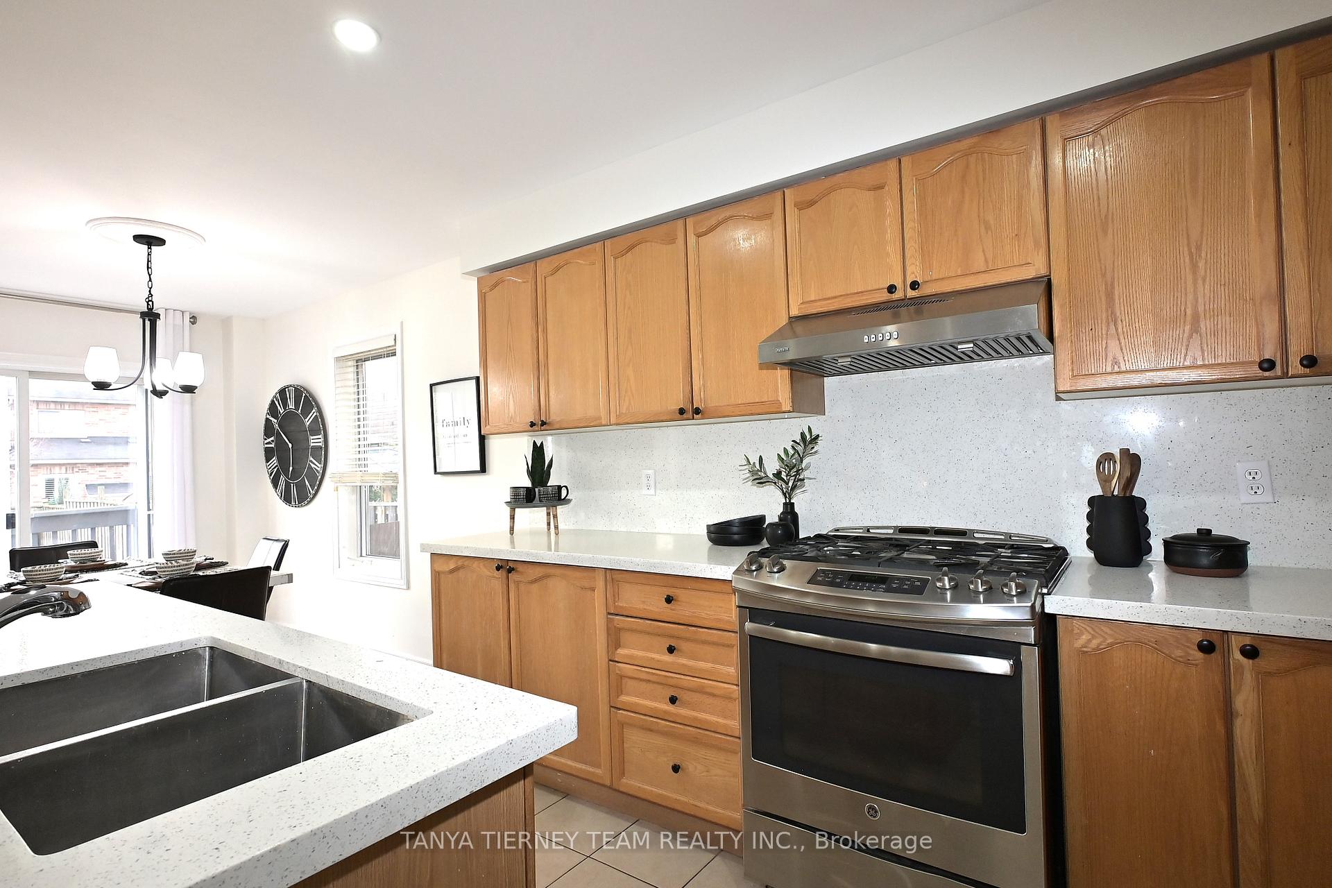 Photo 8 of 45 Joshua Boulevard, Whitby, Brooklin — HOMEH