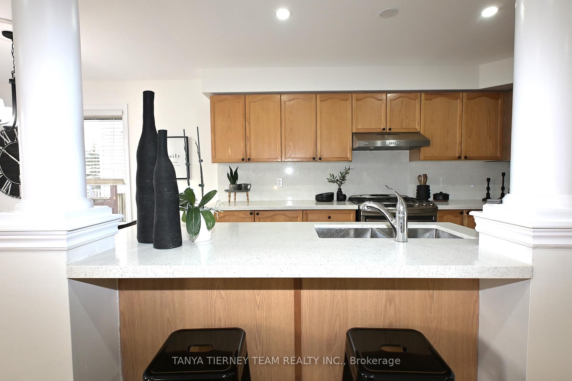 Photo 9 of 45 Joshua Boulevard, Whitby, Brooklin — HOMEH