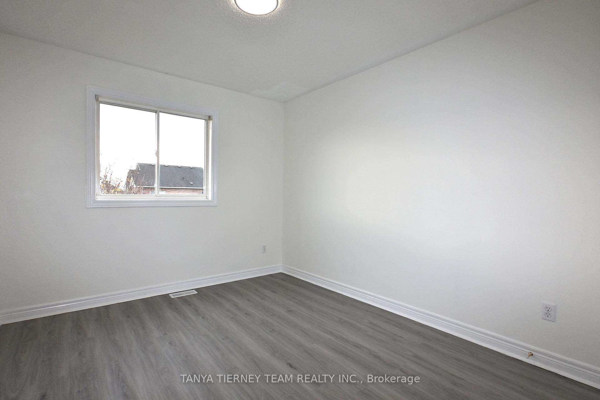 Photo 16 of 45 Joshua Boulevard, Whitby, Brooklin — HOMEH