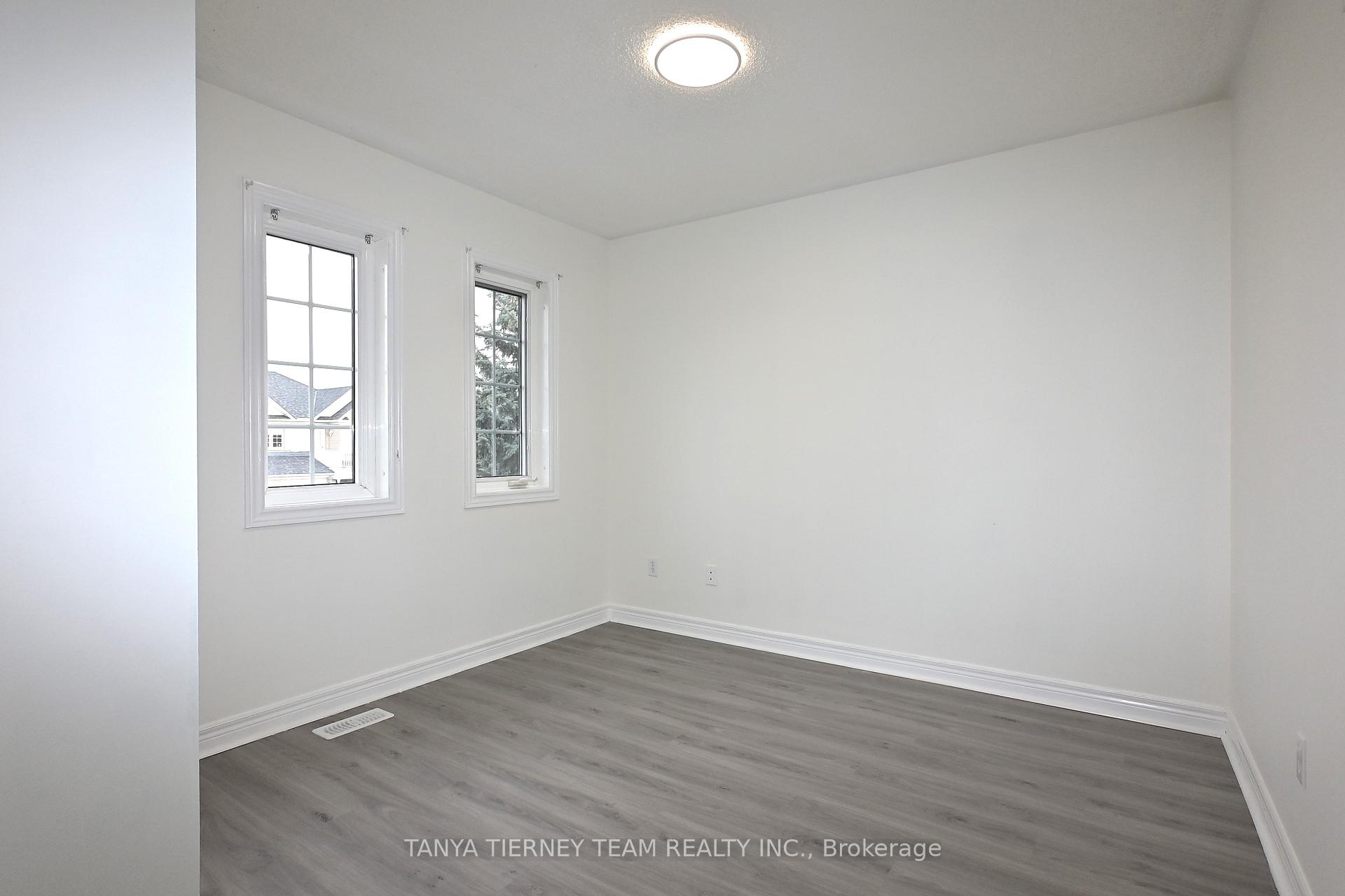 Photo 17 of 45 Joshua Boulevard, Whitby, Brooklin — HOMEH