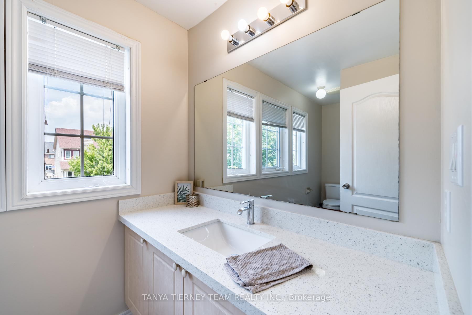 Photo 18 of 45 Joshua Boulevard, Whitby, Brooklin — HOMEH
