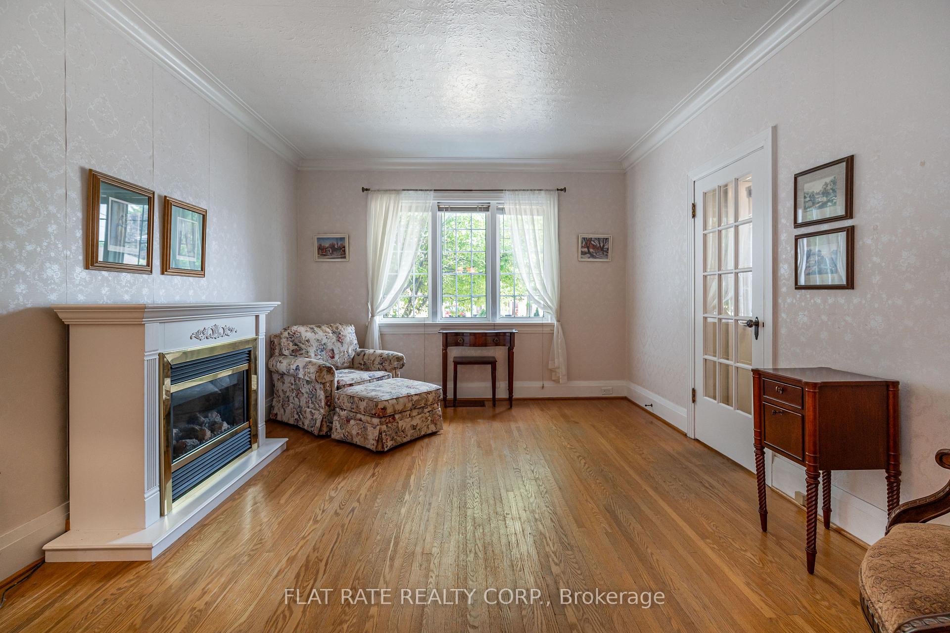 Photo 5 of 557 Douglas Avenue, Peterborough, Town Ward 3 — HOMEH