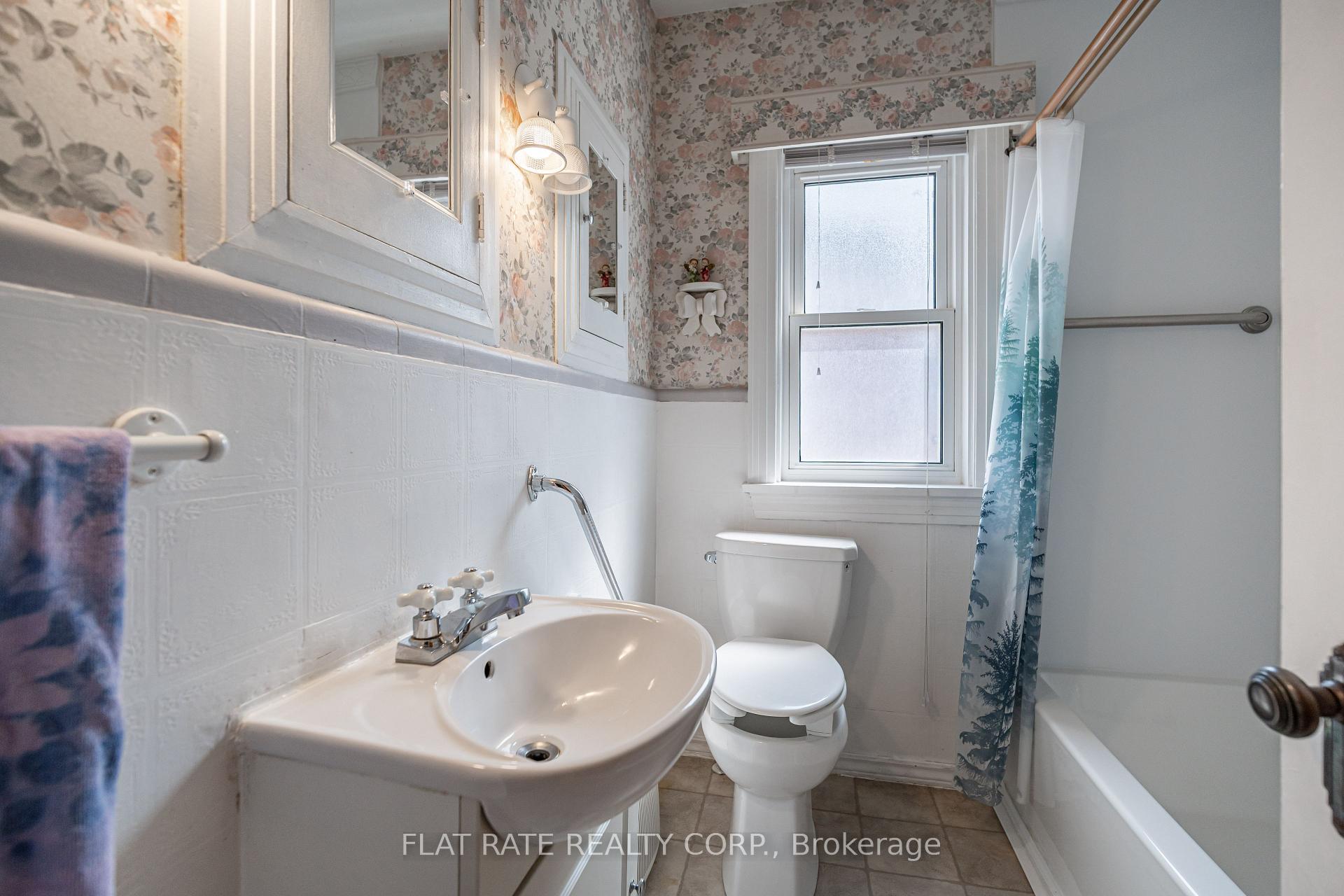 Photo 14 of 557 Douglas Avenue, Peterborough, Town Ward 3 — HOMEH