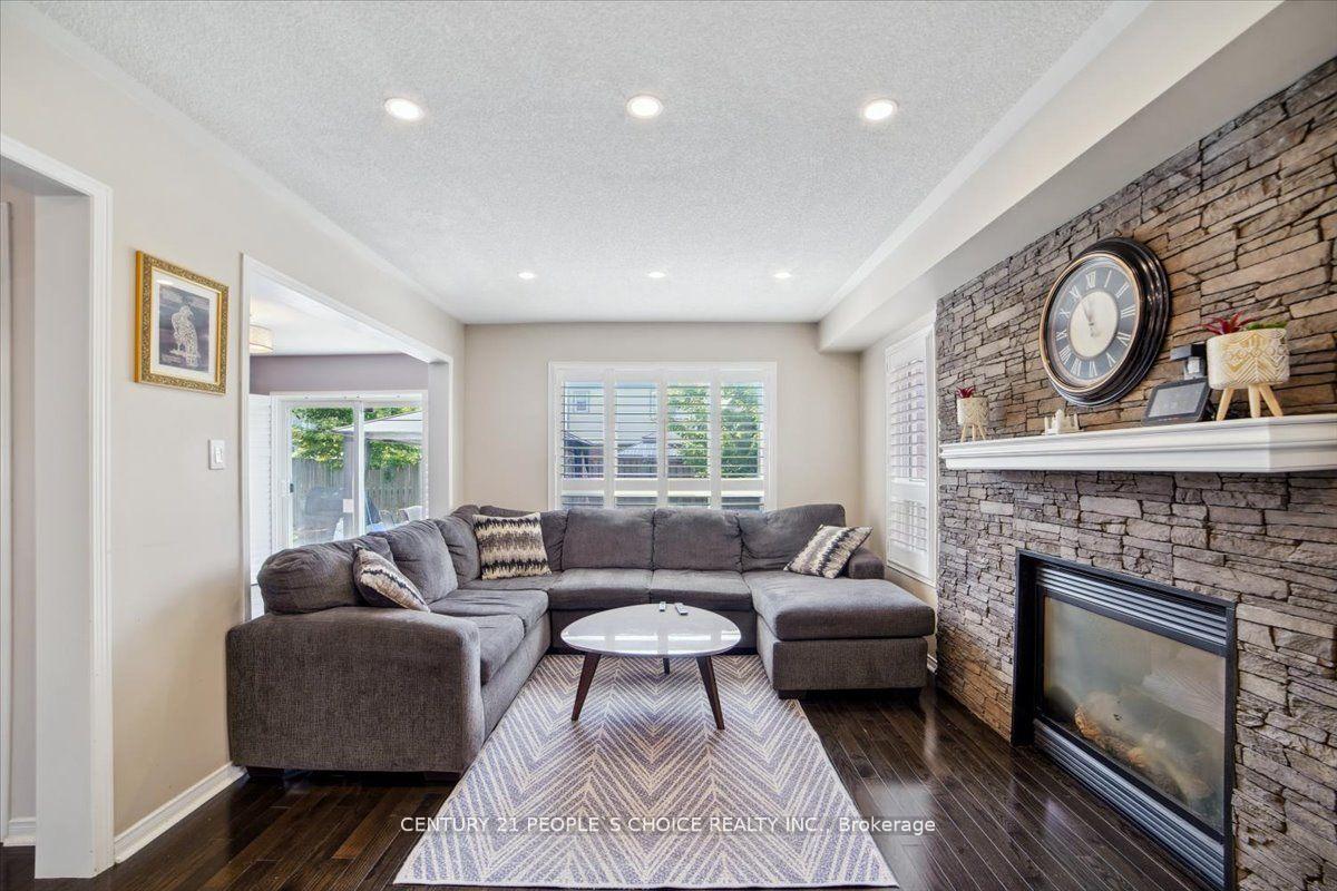 Photo 18 of 1071 Coldstream Drive, Oshawa, Taunton — HOMEH