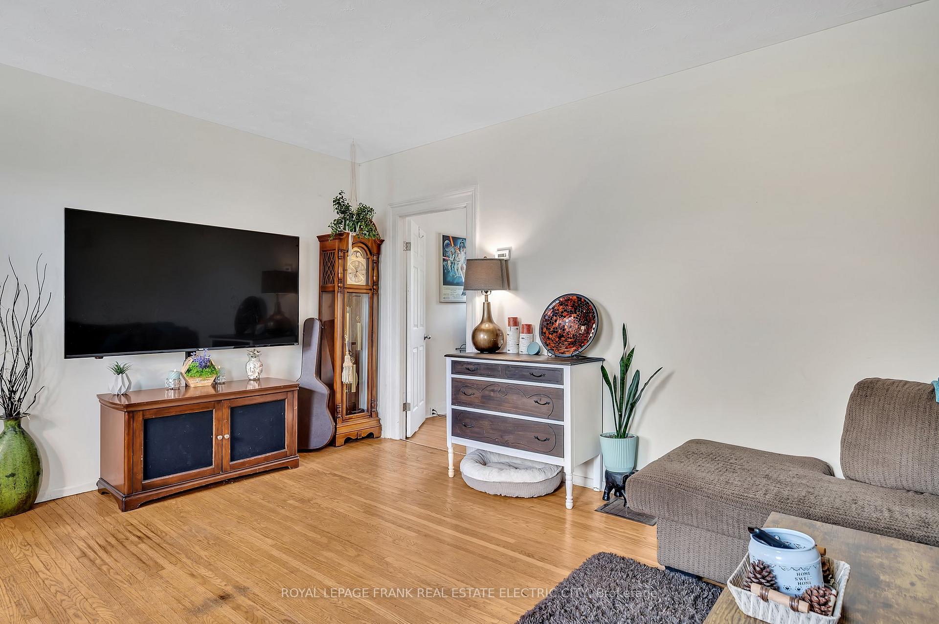 Photo 4 of 526 Rogers Street, Peterborough, Ashburnham Ward 4 — HOMEH