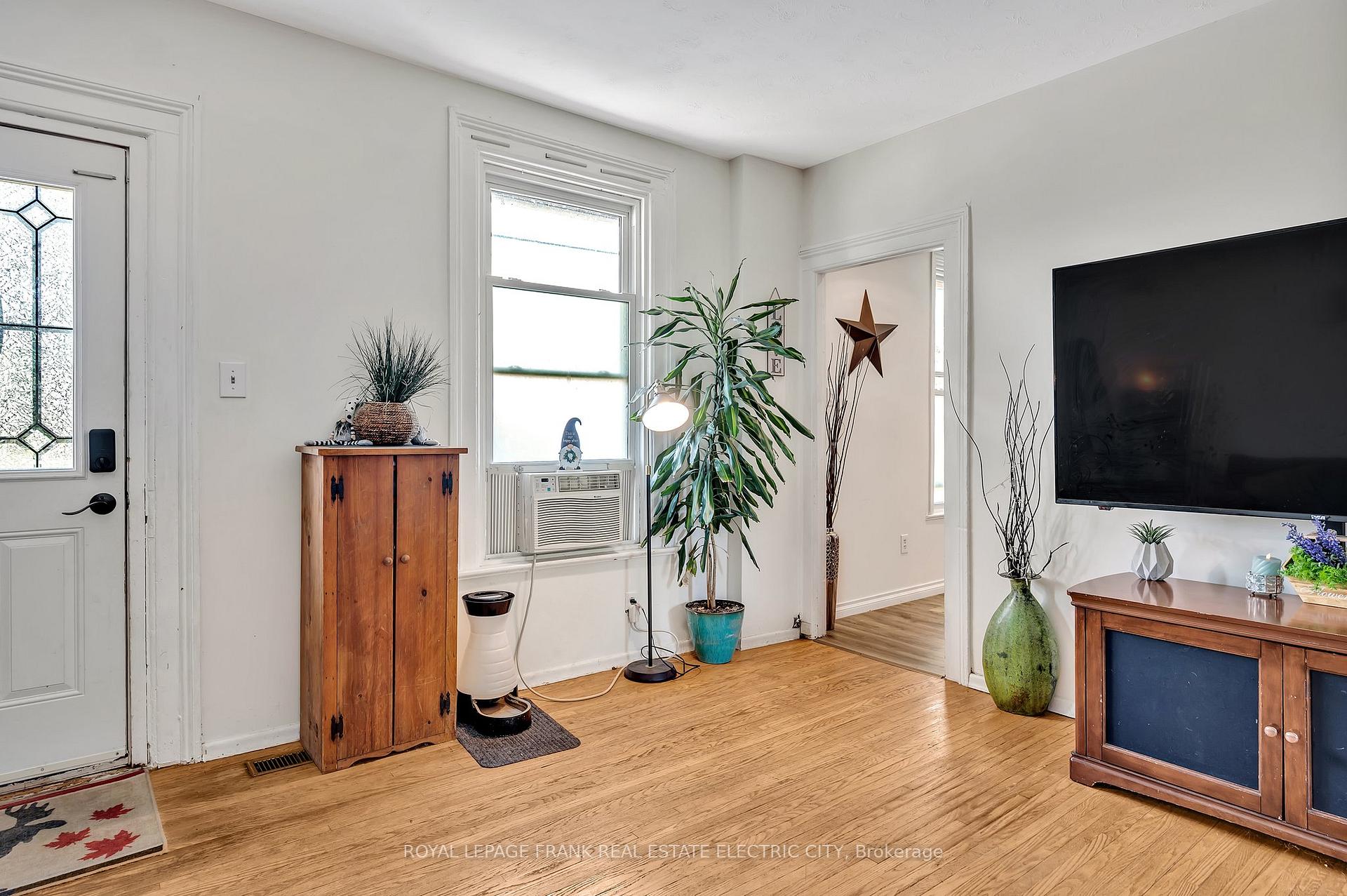 Photo 5 of 526 Rogers Street, Peterborough, Ashburnham Ward 4 — HOMEH