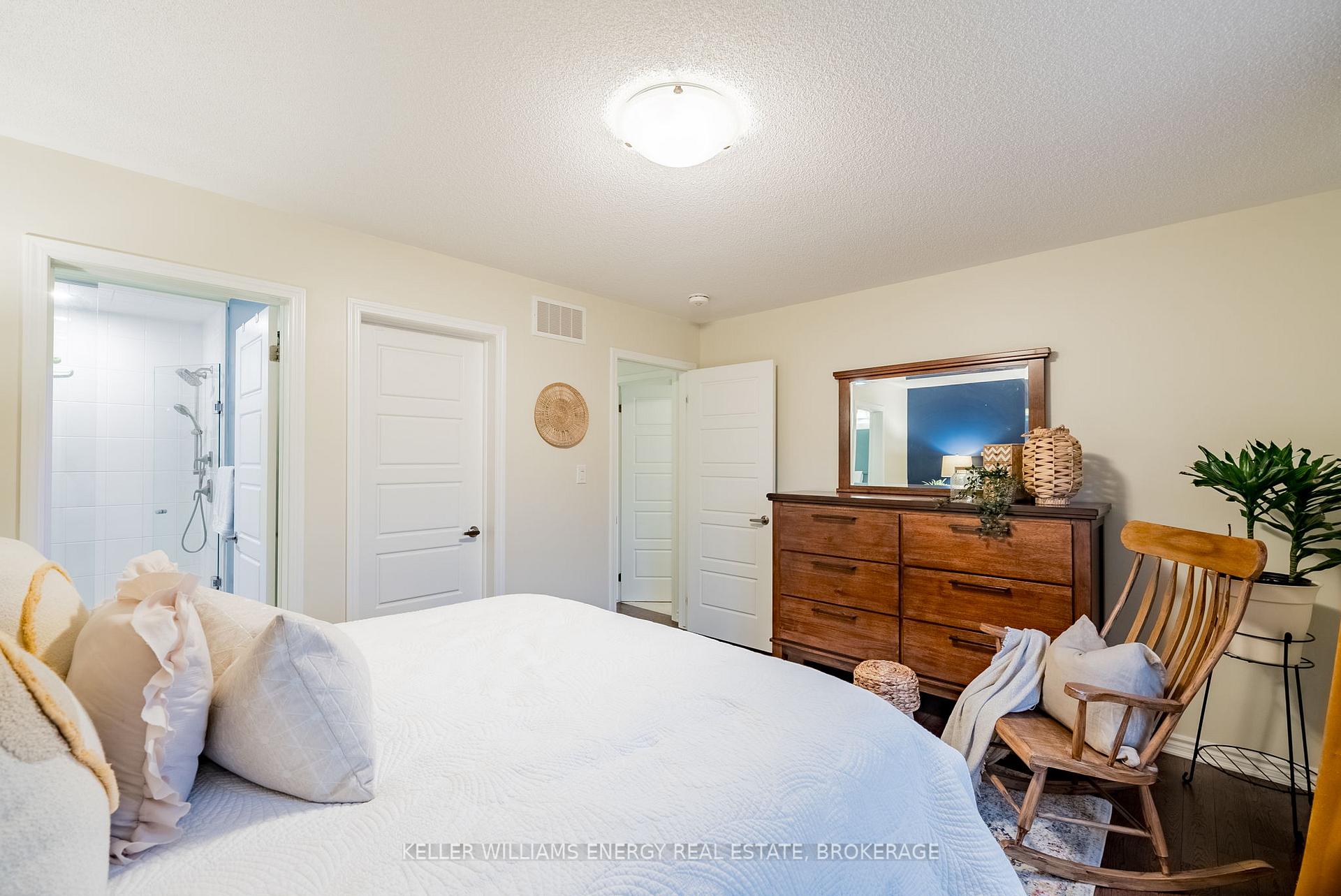 Photo 12 of 34 Littlebeck Crescent, Whitby, Rural Whitby — HOMEH