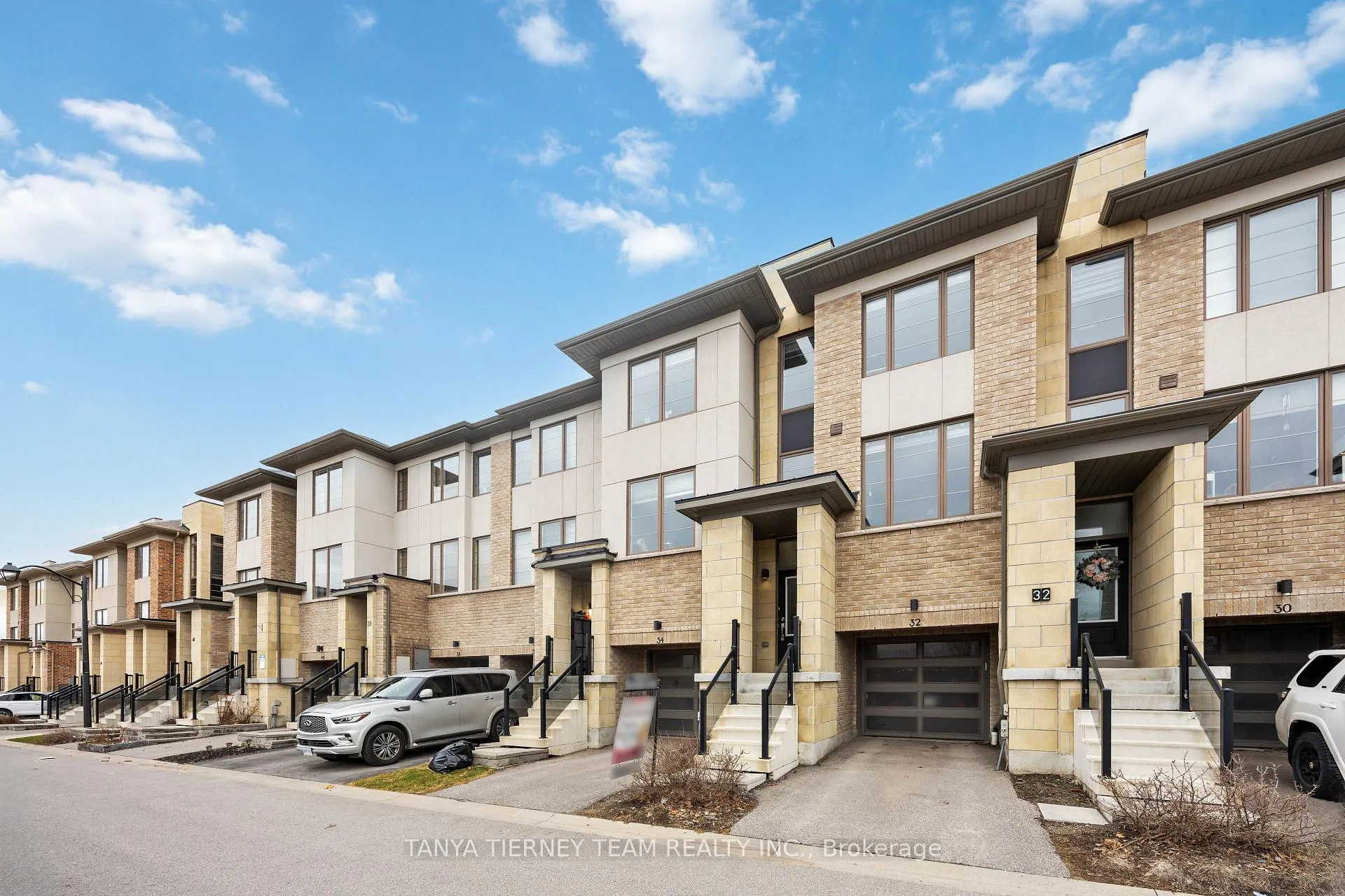 Photo 2 of 34 Shawfield Way, Whitby, Pringle Creek — HOMEH