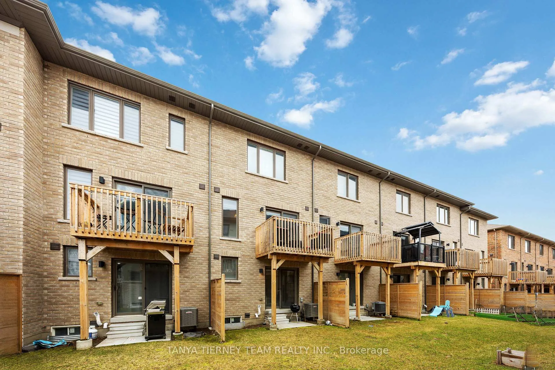 Photo 41 of 34 Shawfield Way, Whitby, Pringle Creek — HOMEH