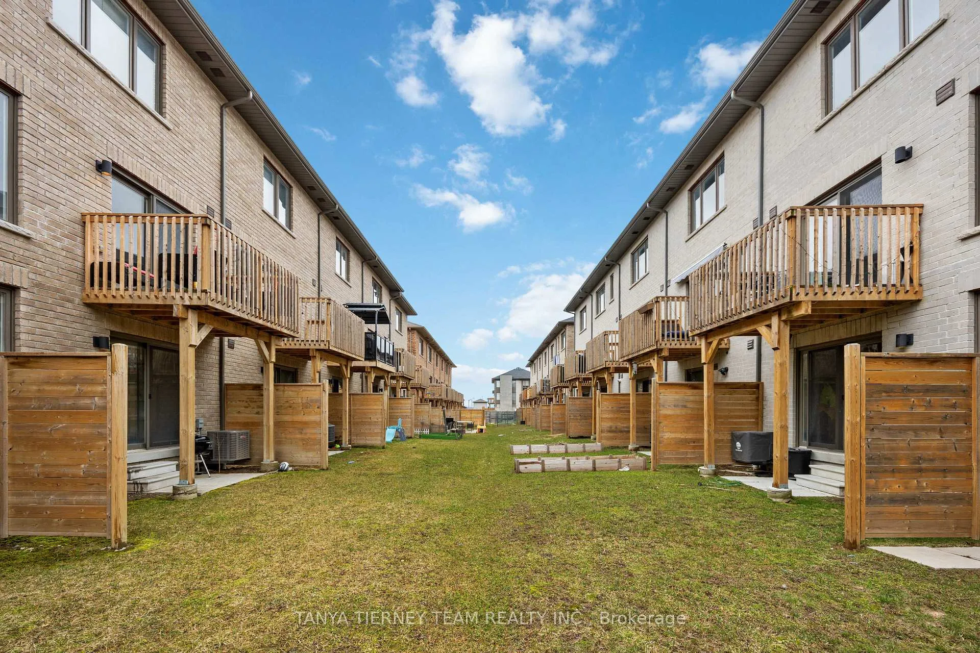 Photo 42 of 34 Shawfield Way, Whitby, Pringle Creek — HOMEH