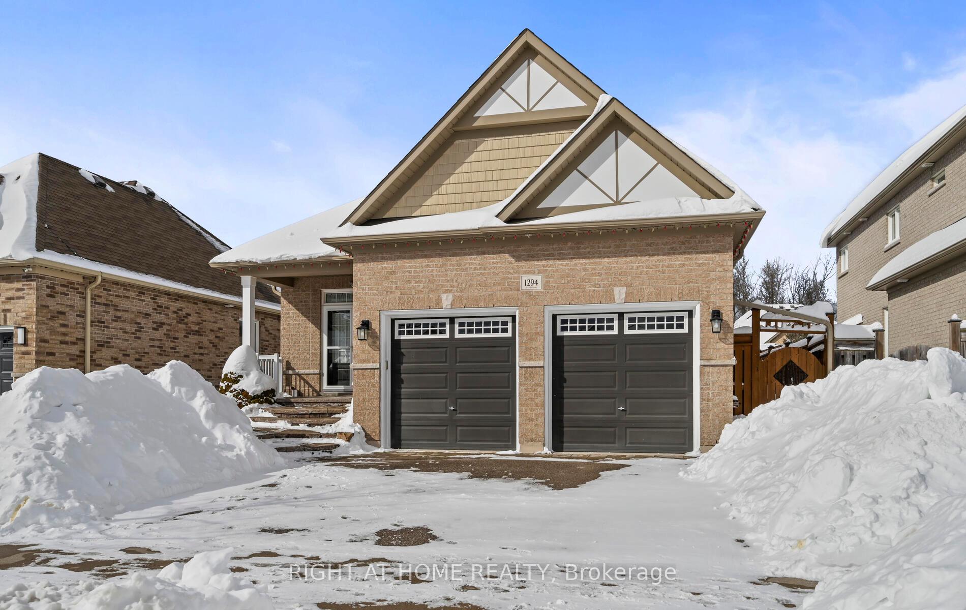 Photo 4 of 1294 Kettering Drive, Oshawa, Eastdale — HOMEH