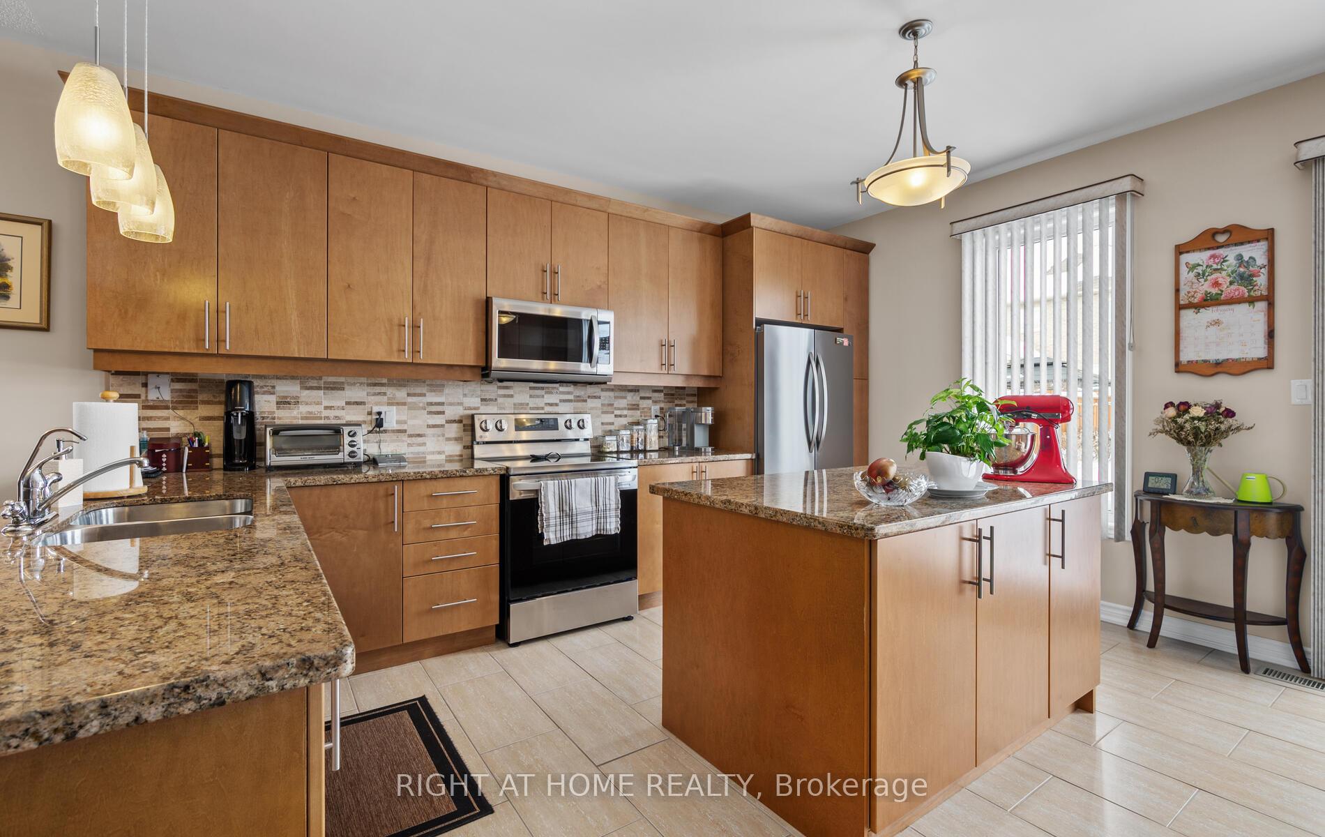Photo 13 of 1294 Kettering Drive, Oshawa, Eastdale — HOMEH