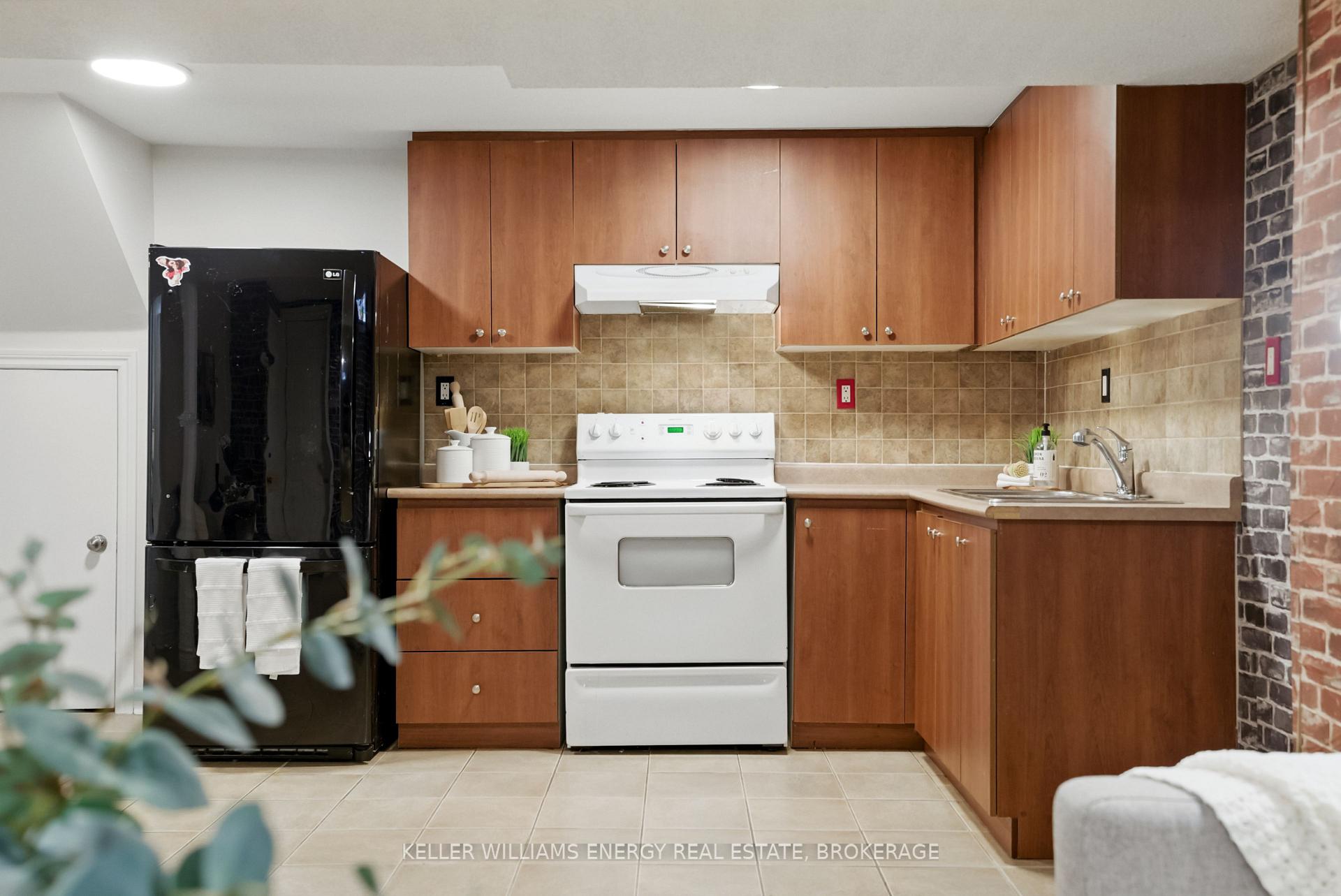 Photo 35 of 6 Rotherglen Road N, Ajax, Central West — HOMEH