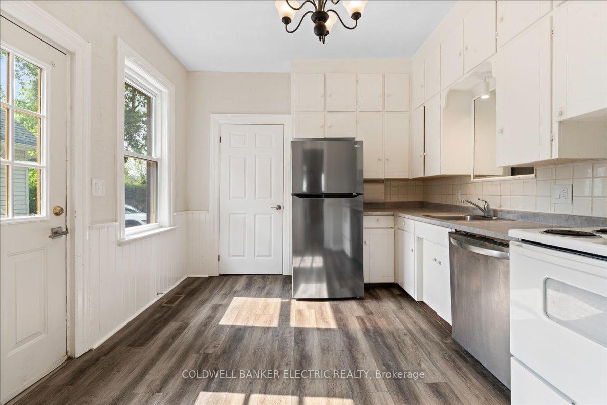 Photo 11 of 544 Chamberlain Street, Peterborough, Town Ward 3 — HOMEH
