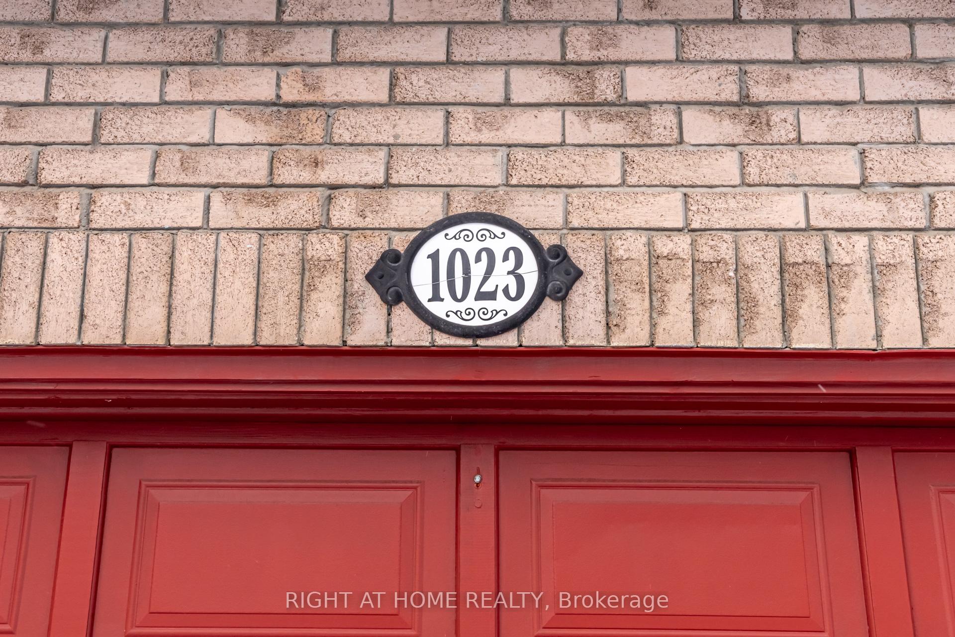 Photo 2 of 1023 Peggoty Circle, Oshawa, Eastdale — HOMEH