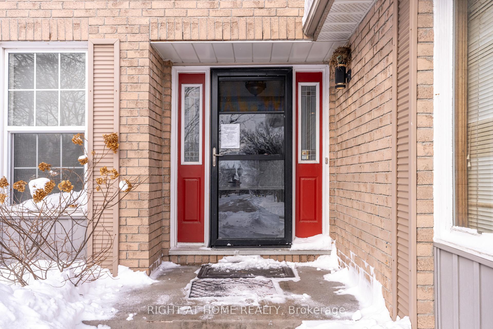 Photo 3 of 1023 Peggoty Circle, Oshawa, Eastdale — HOMEH