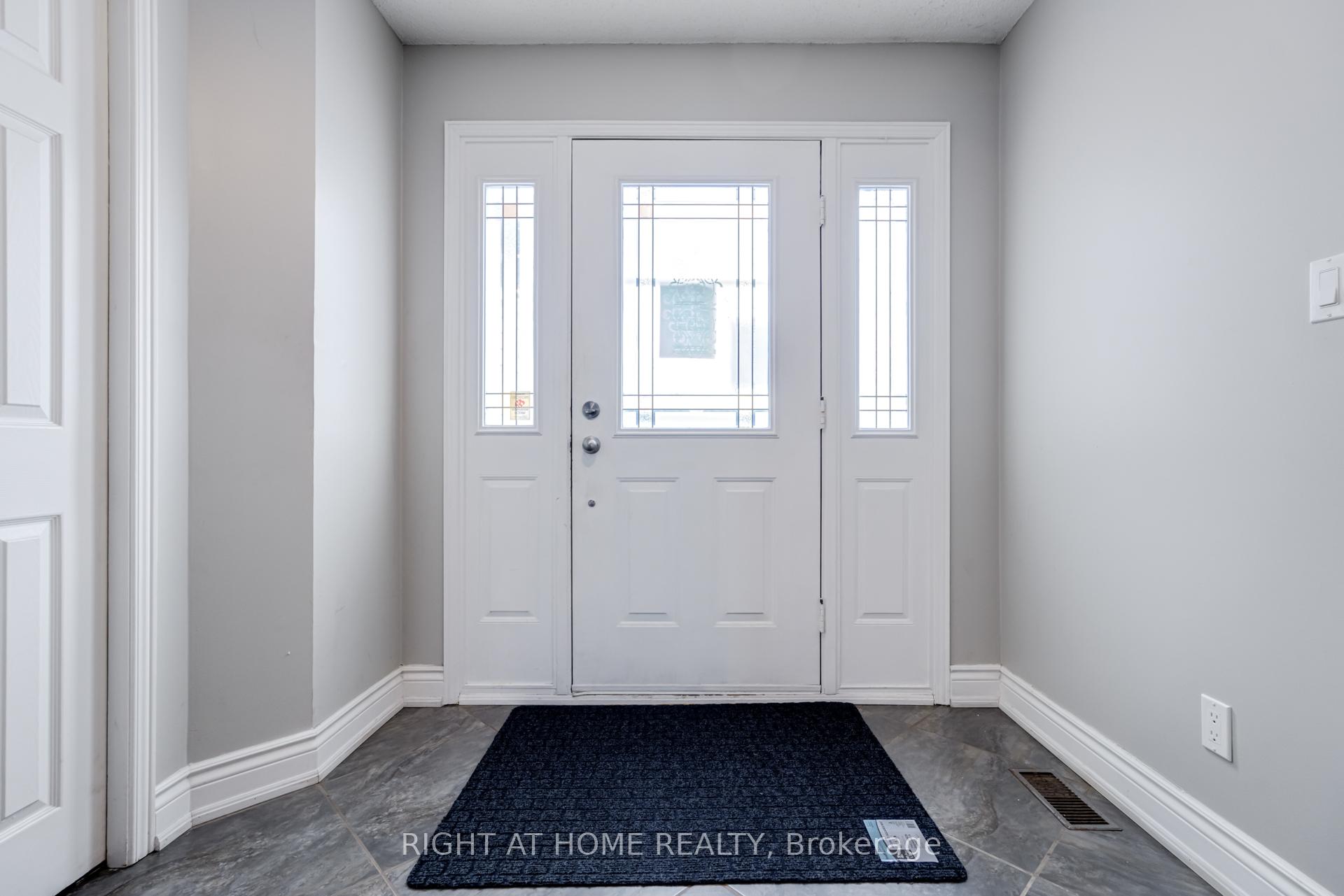 Photo 4 of 1023 Peggoty Circle, Oshawa, Eastdale — HOMEH