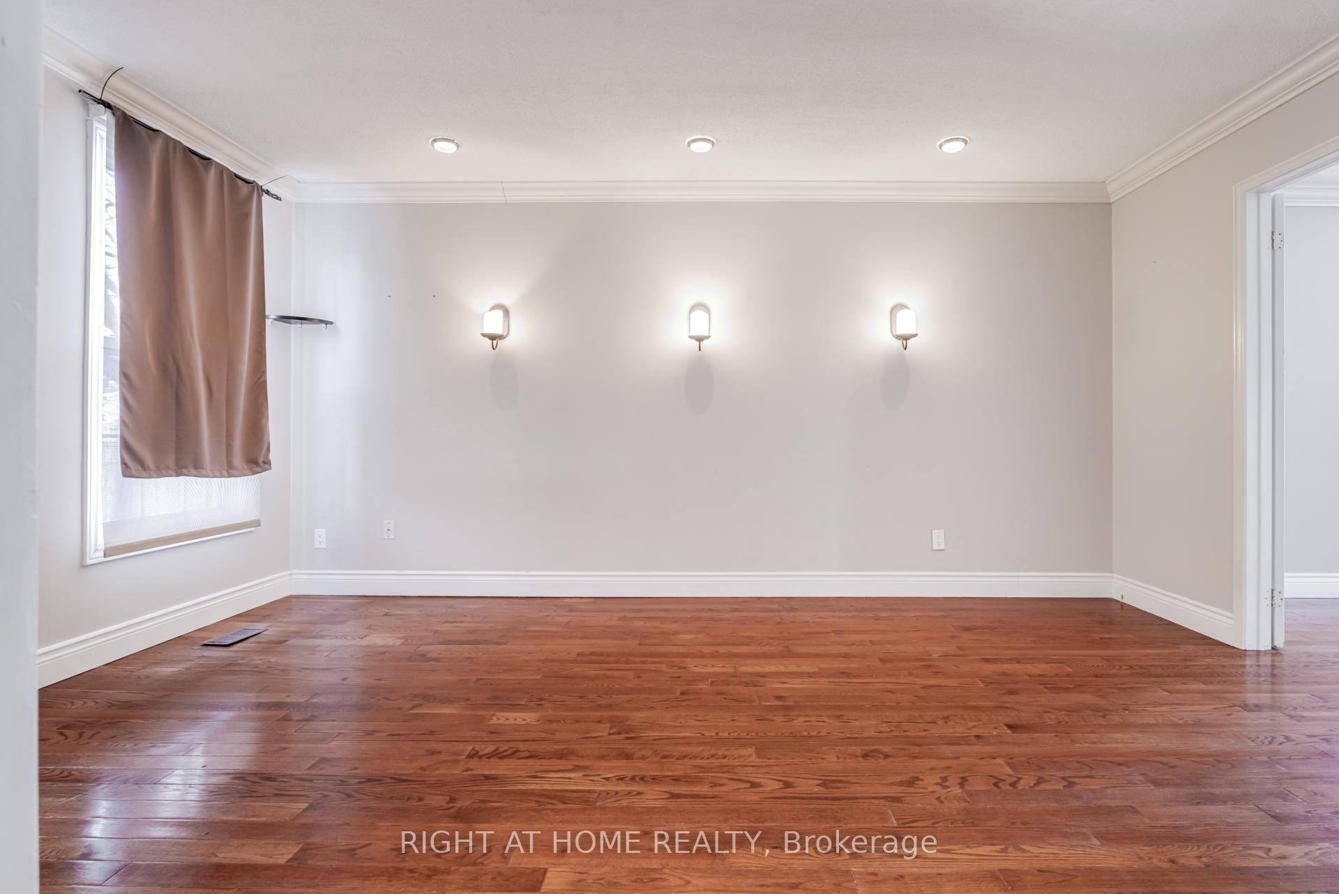 Photo 6 of 1023 Peggoty Circle, Oshawa, Eastdale — HOMEH
