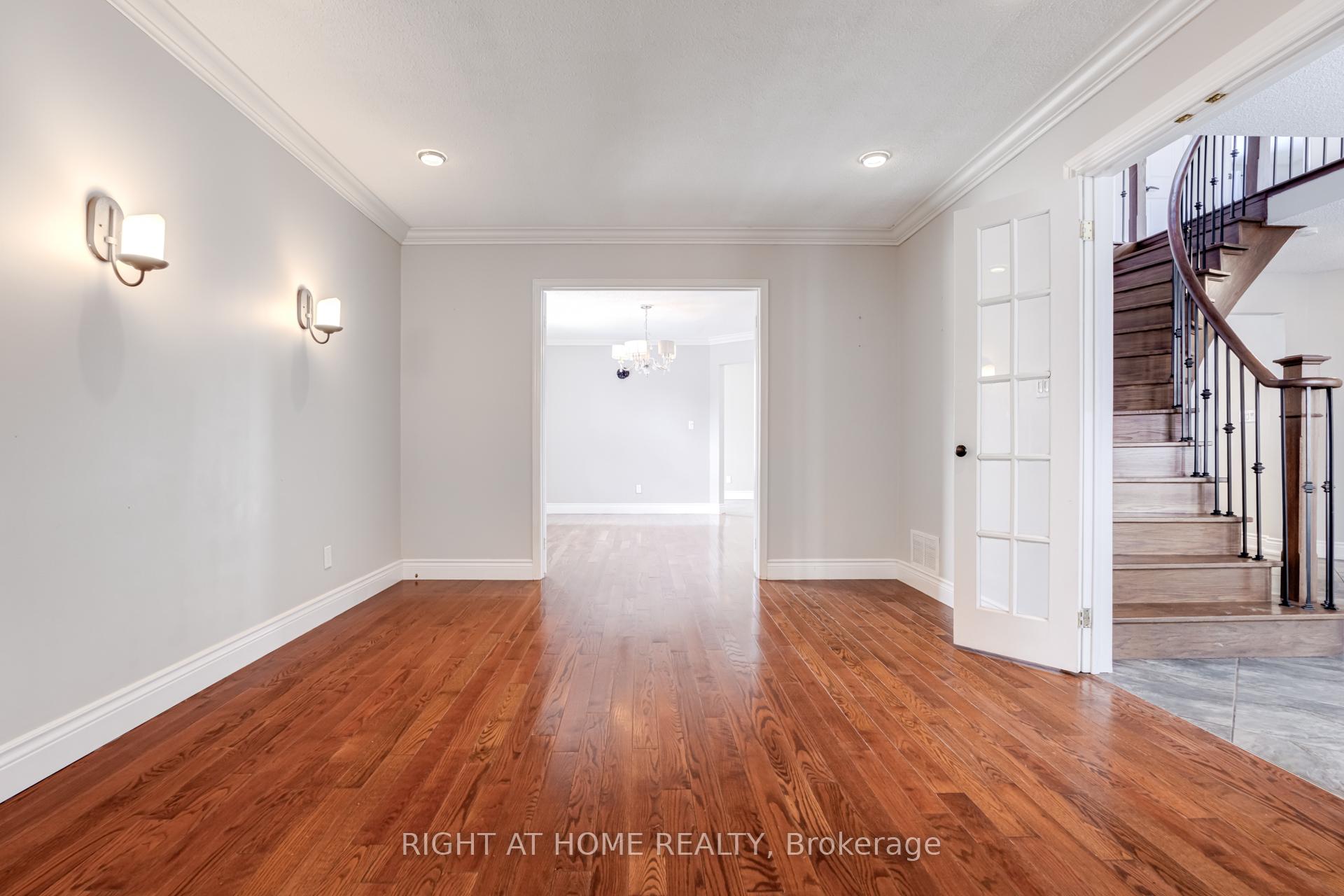 Photo 7 of 1023 Peggoty Circle, Oshawa, Eastdale — HOMEH