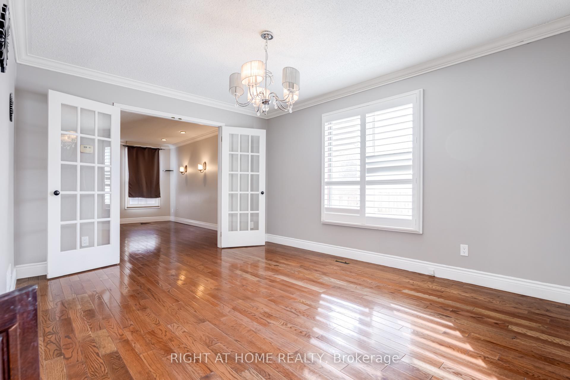 Photo 8 of 1023 Peggoty Circle, Oshawa, Eastdale — HOMEH