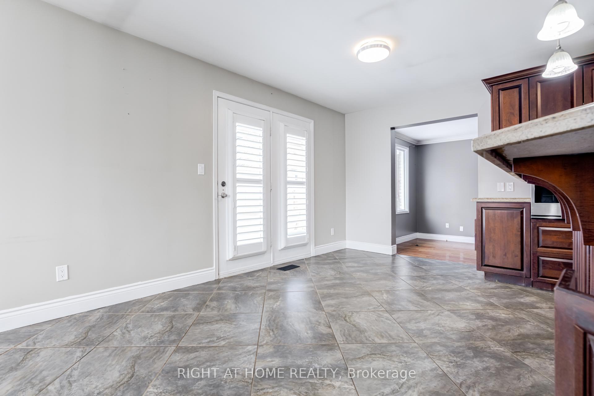 Photo 9 of 1023 Peggoty Circle, Oshawa, Eastdale — HOMEH