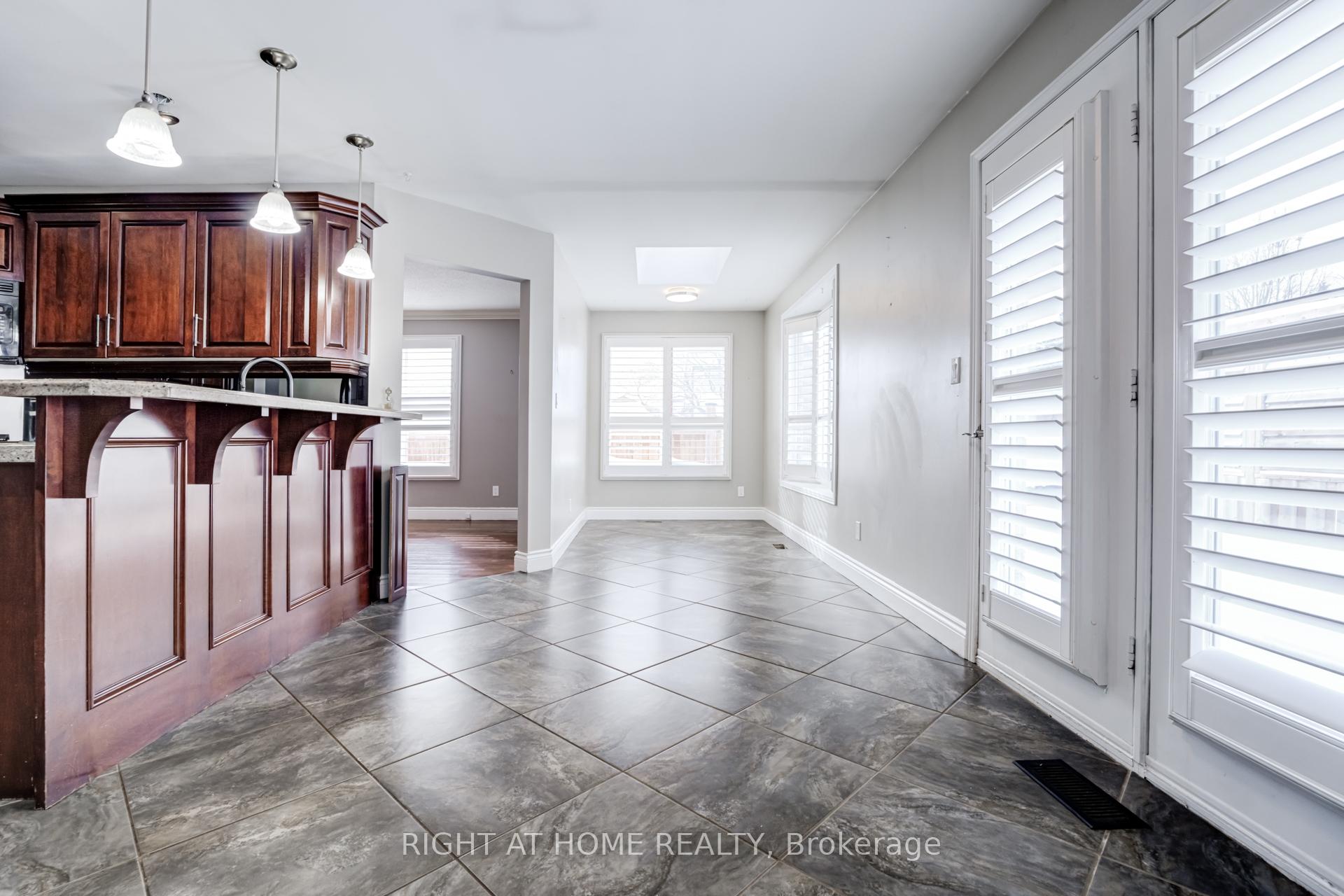 Photo 10 of 1023 Peggoty Circle, Oshawa, Eastdale — HOMEH