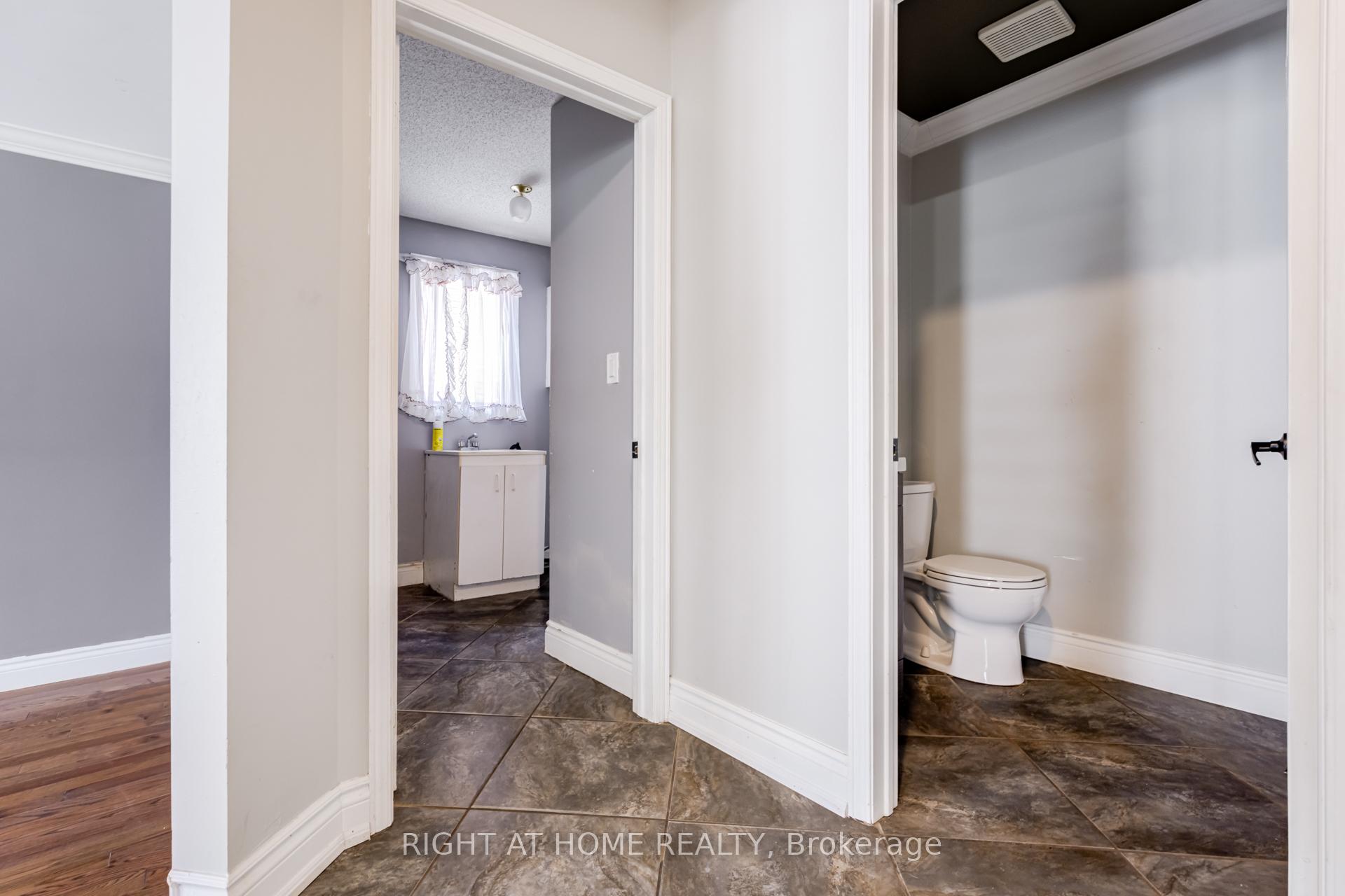 Photo 14 of 1023 Peggoty Circle, Oshawa, Eastdale — HOMEH