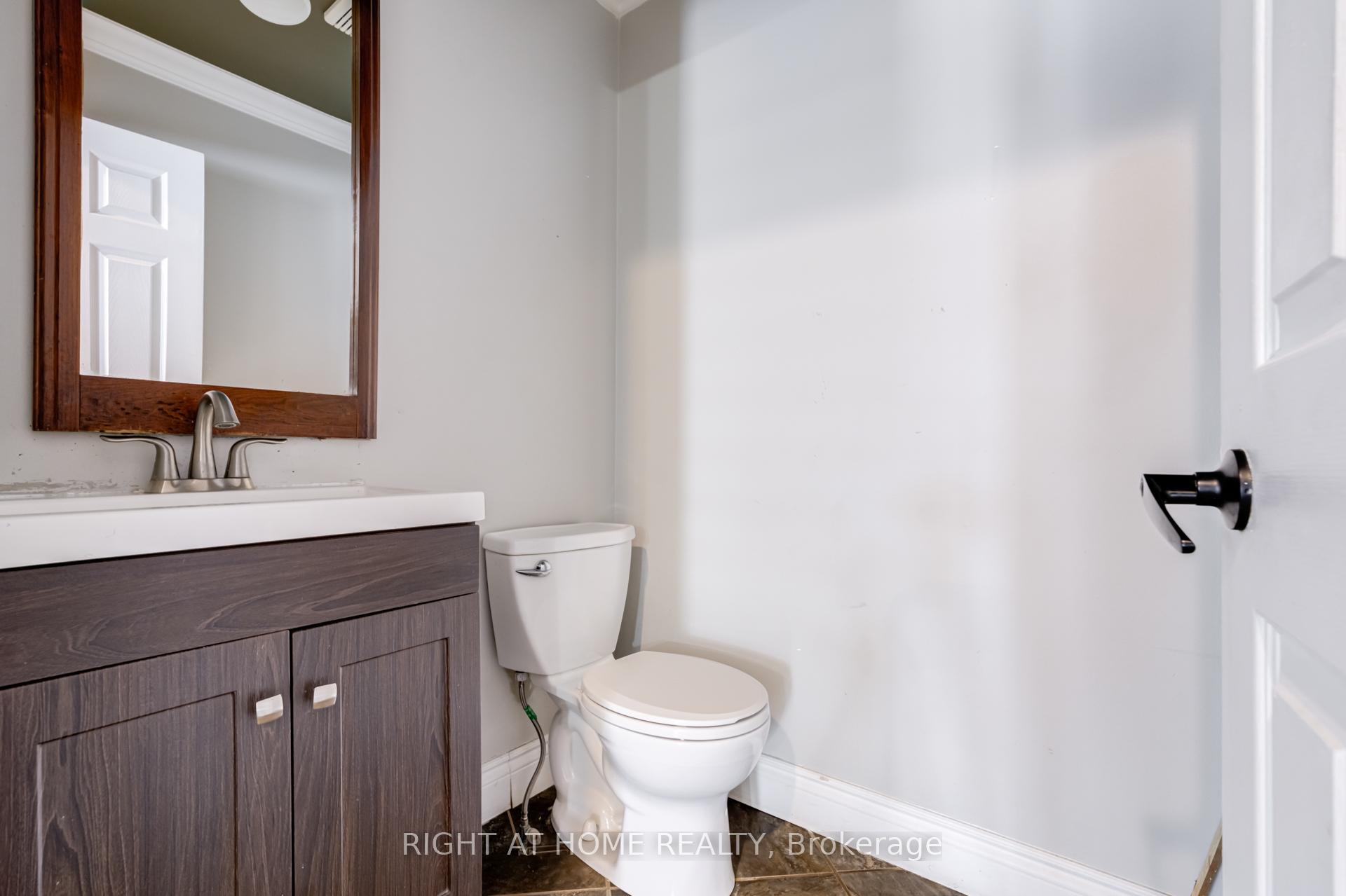 Photo 15 of 1023 Peggoty Circle, Oshawa, Eastdale — HOMEH