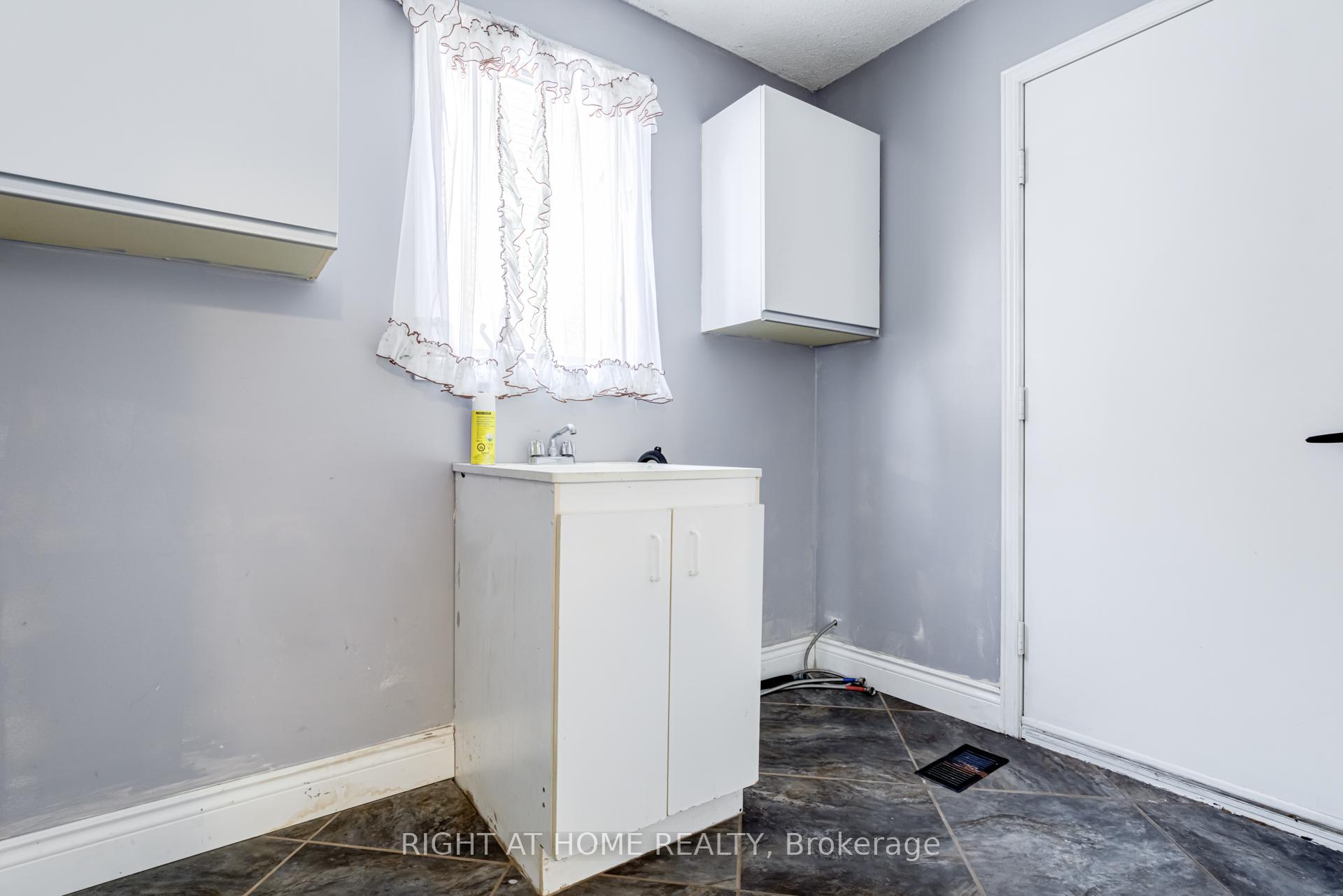 Photo 16 of 1023 Peggoty Circle, Oshawa, Eastdale — HOMEH