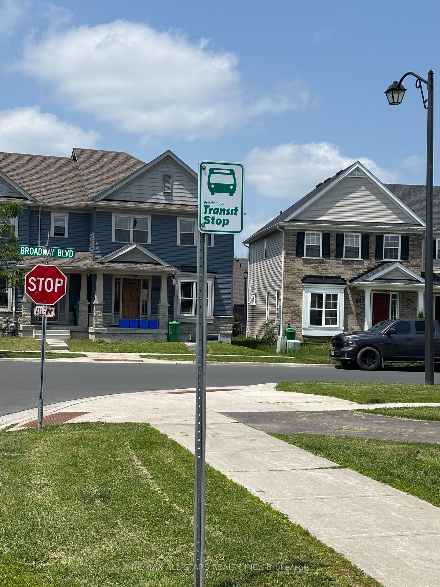 Photo 4 of 845 Broadway Boulevard, Peterborough, Northcrest Ward 5 — HOMEH