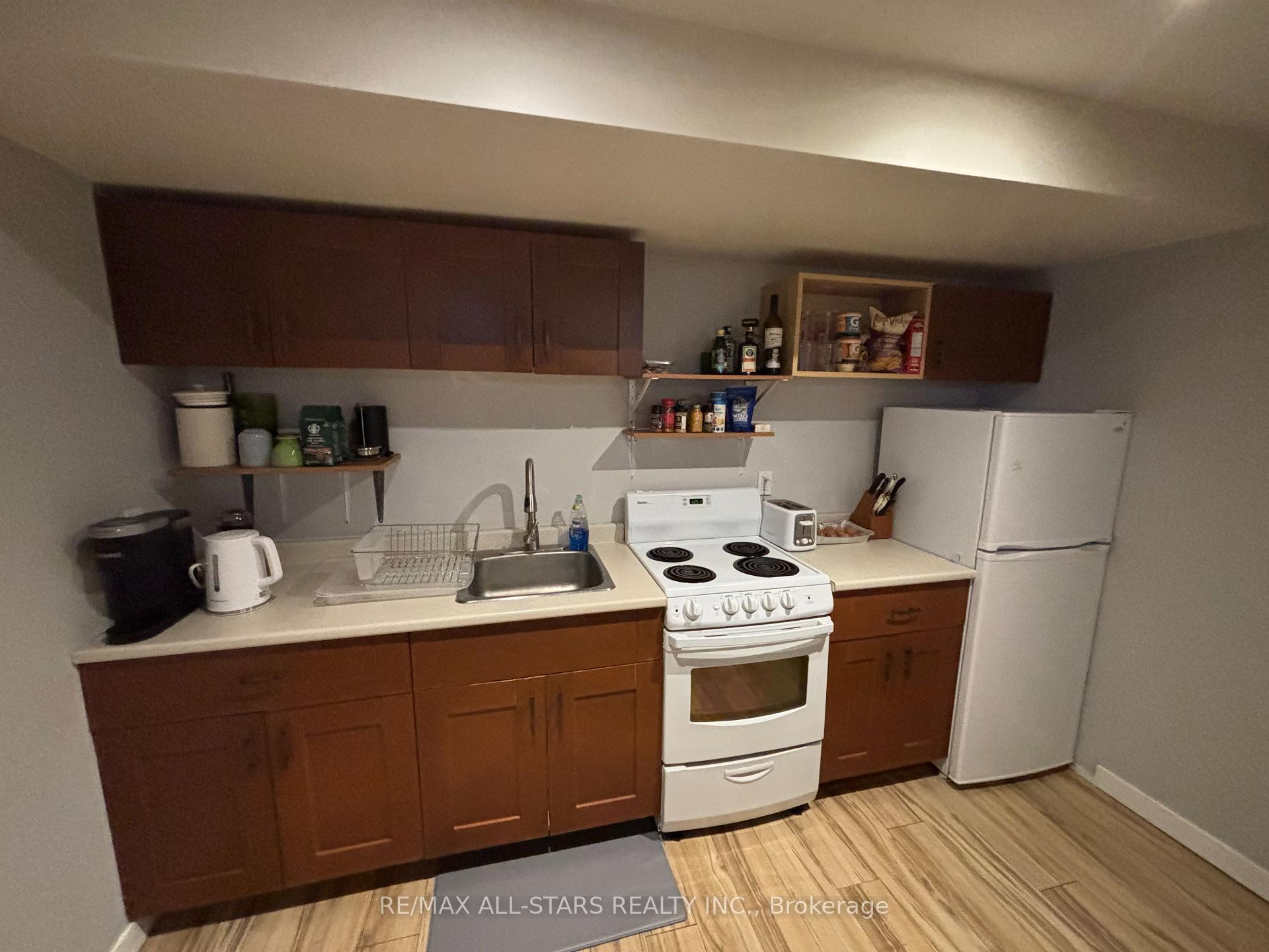 Photo 14 of 845 Broadway Boulevard, Peterborough, Northcrest Ward 5 — HOMEH